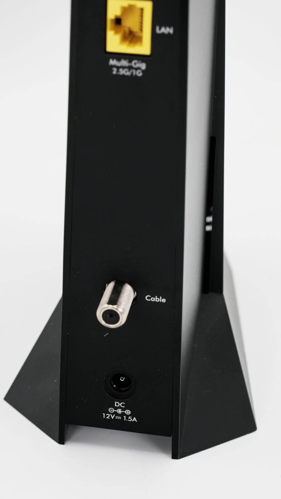 Netgear Nighthawk CM2000 DOCSIS 3.1 Multi-Gig 2.5Gbps Cable Modem Excellent