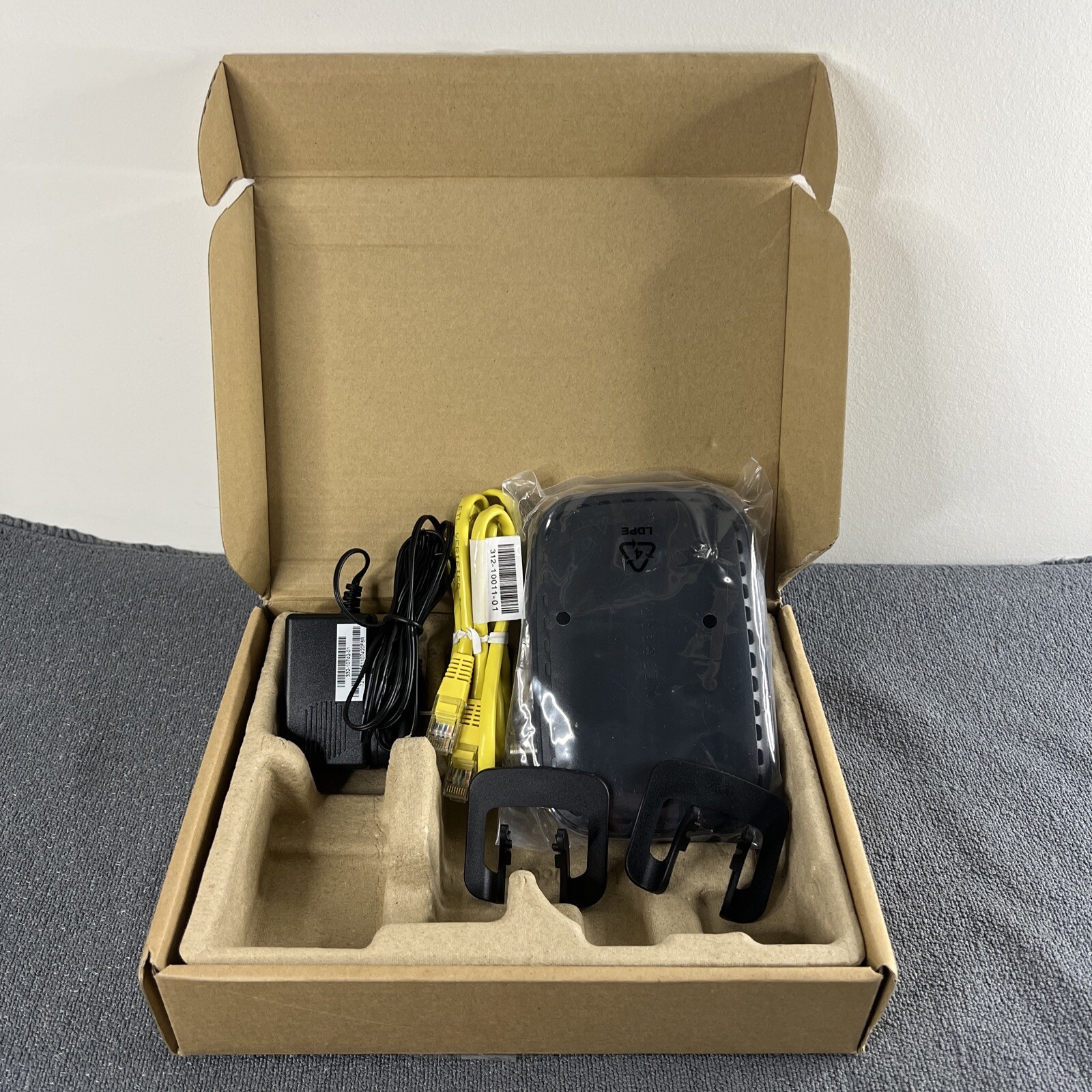 Netgear Modem DOCSIS 3.0 Cable Modem Xfinity-Time Warner CM400AZNA
