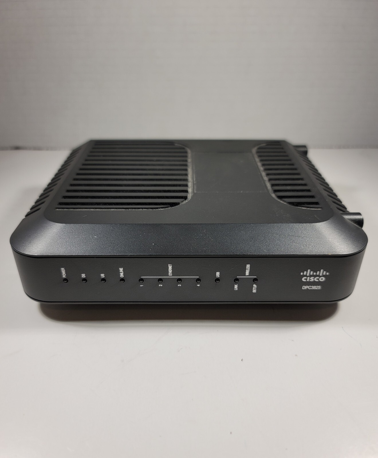 Cisco DPC3825 4 Port DOCSIS 3.0 Gateway Wireless Router