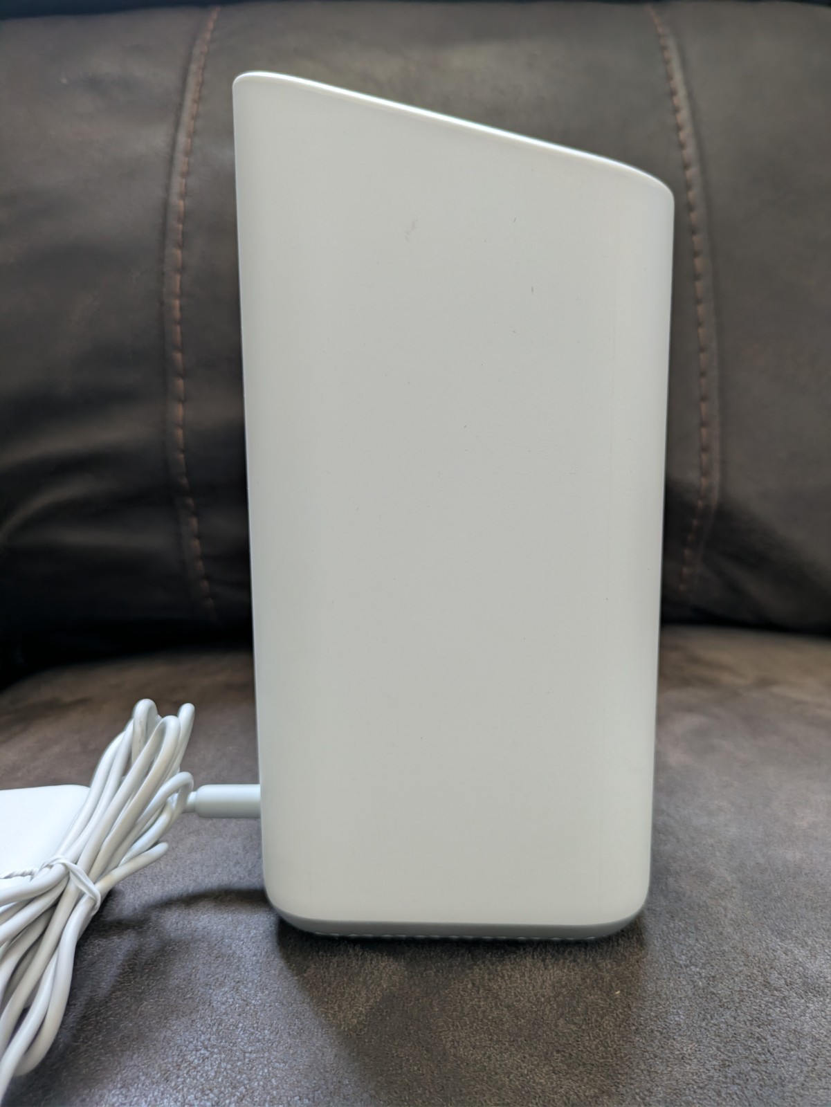 Xfinity XB7-CM WiFi Cable Modem Router Gateway – Powers On – With Power Adapter