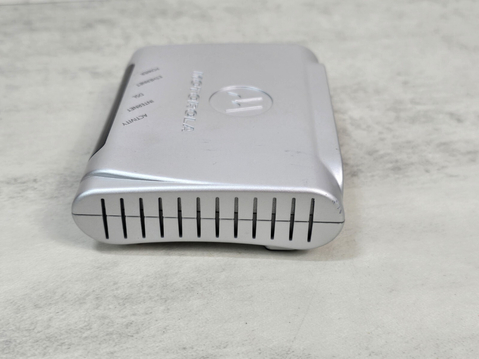 Motorola Modem 12VDC E141744 Router NO Power Cord Silver Internet UNTESTED