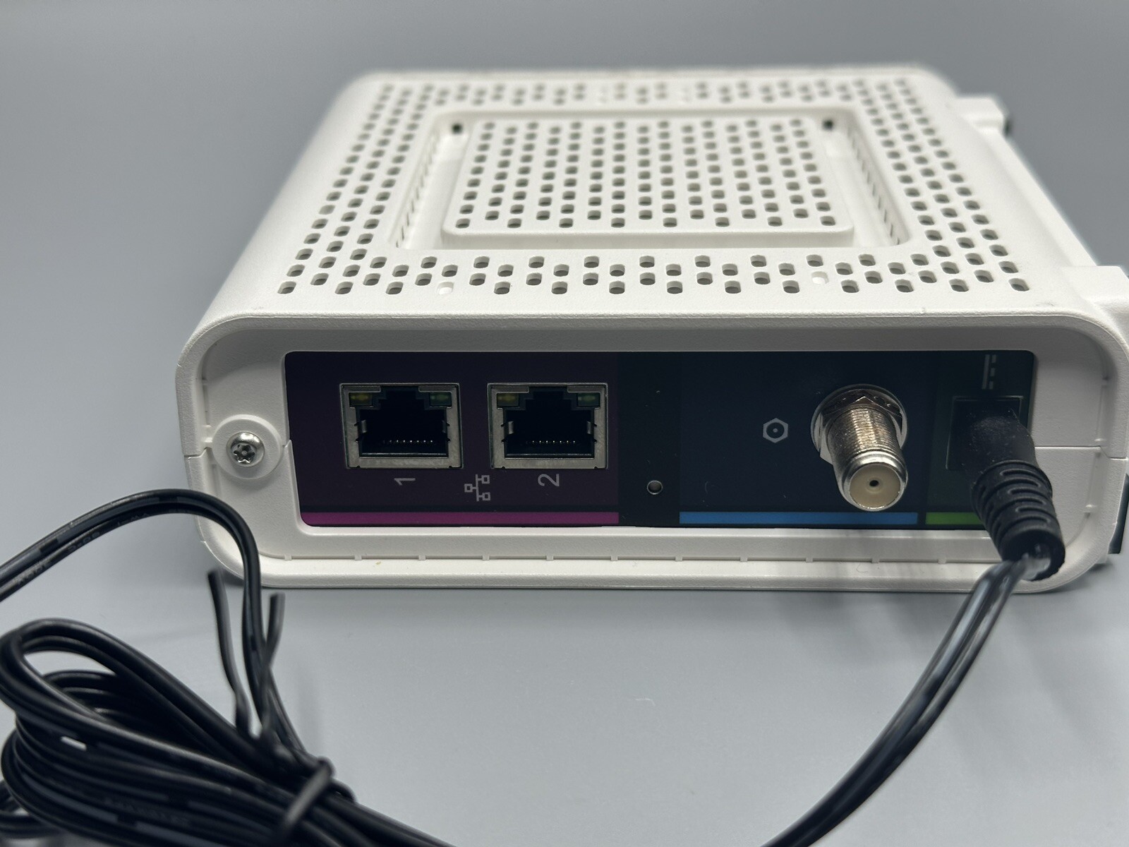 ARRIS SURFboard SB8200 DOCSIS 3.1 10 Gbps Cable Modem. Free Shipping.