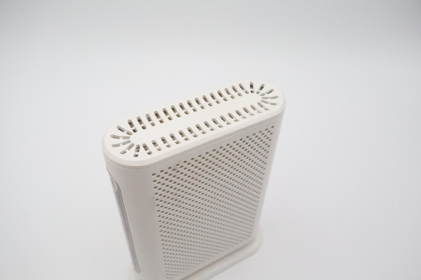 Motorola MB7420 16×4 DOCSIS 3.0 Cable Modem 686 Mbps Ethernet White