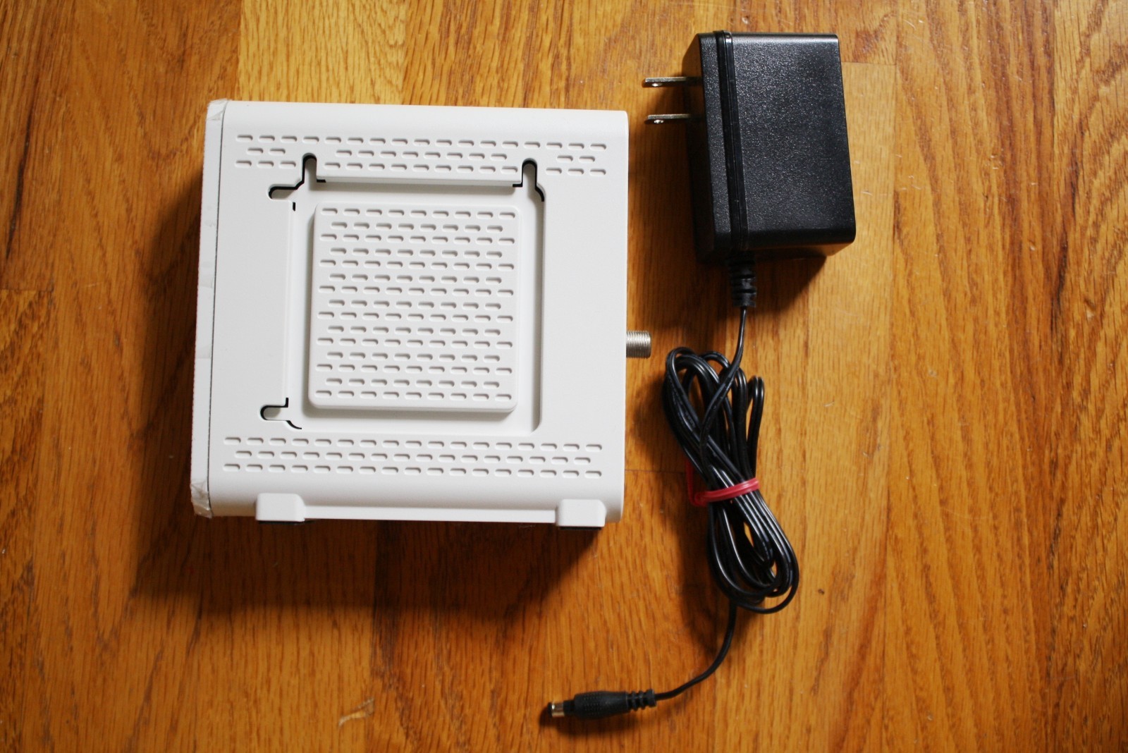 Arris Motorola SURFboard SB6141 Cable Modem with power cord