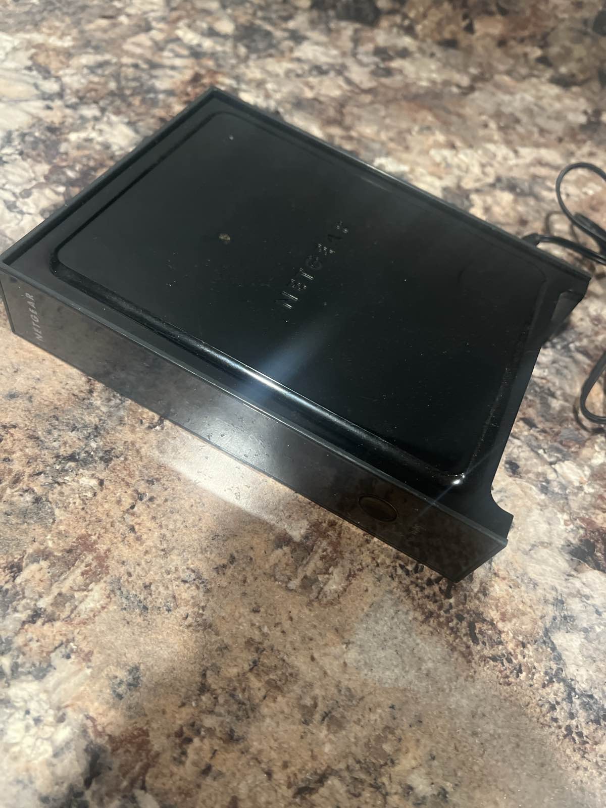 NETGEAR N300 WiFi Router WNR2000 v2 4-Port w/ Adapter