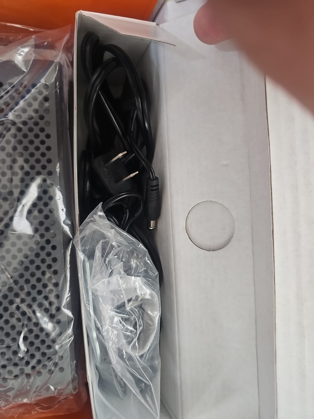Motorola MT7711 24X8 Cable Modem and AC1900 Dual Band Wi-Fi Gigabit Router (12)