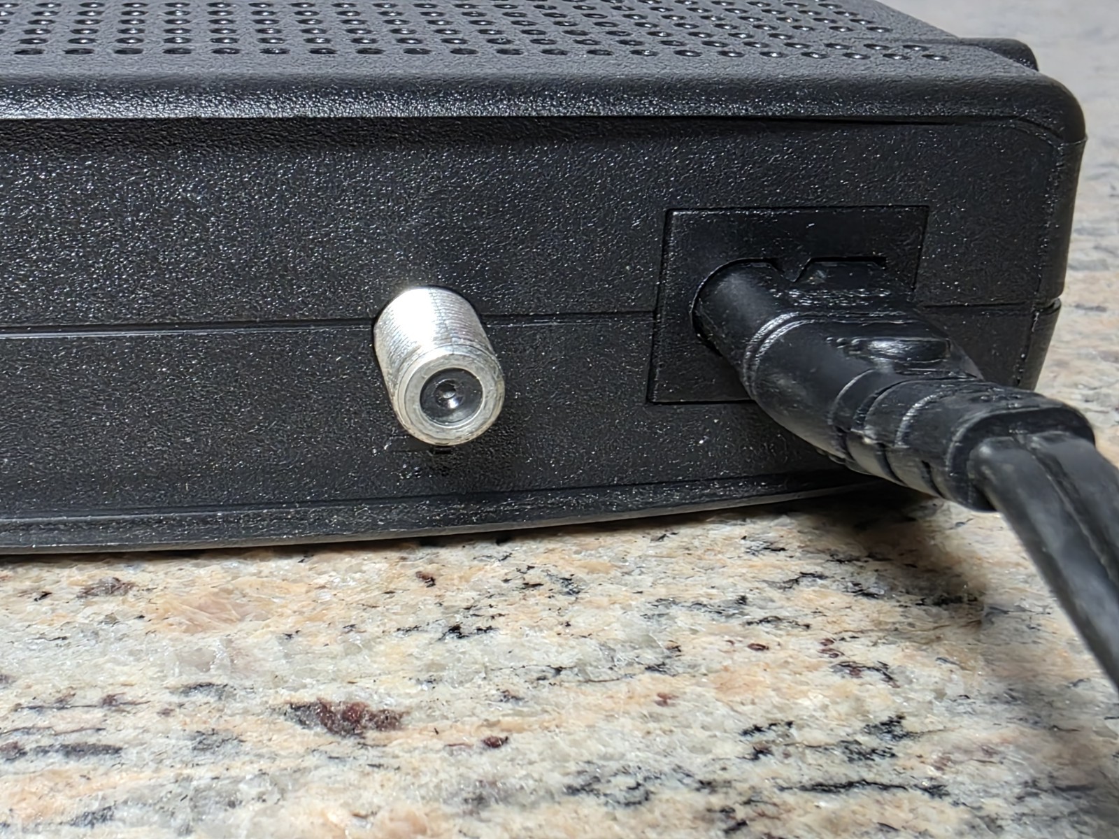 ARRIS Model: CM820A TC00DLD820 CM820A/NA DOCSIS 3.0 Cable Modem w/ Power Cord