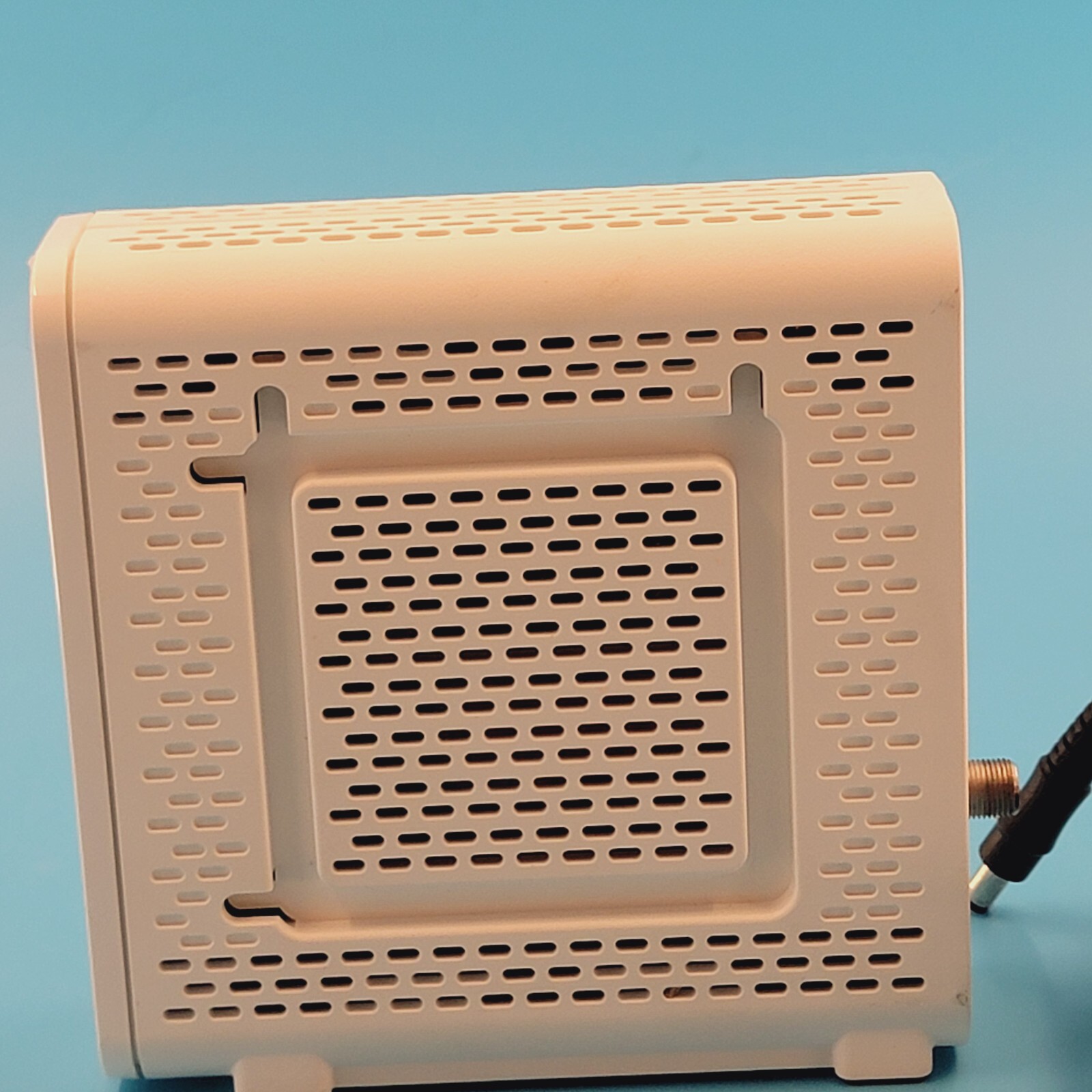 ARRIS SURFboard SB8200 High Speed Cable Modem DOCSIS 3.1 Gigabit