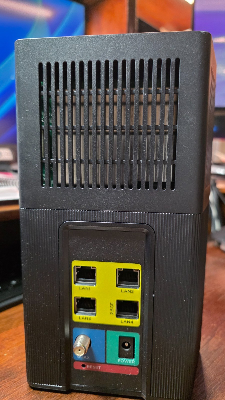 Motorola MT8733 Wireless WiFi Router D3.1 Cable Modem Plus AX 6000 – Functional