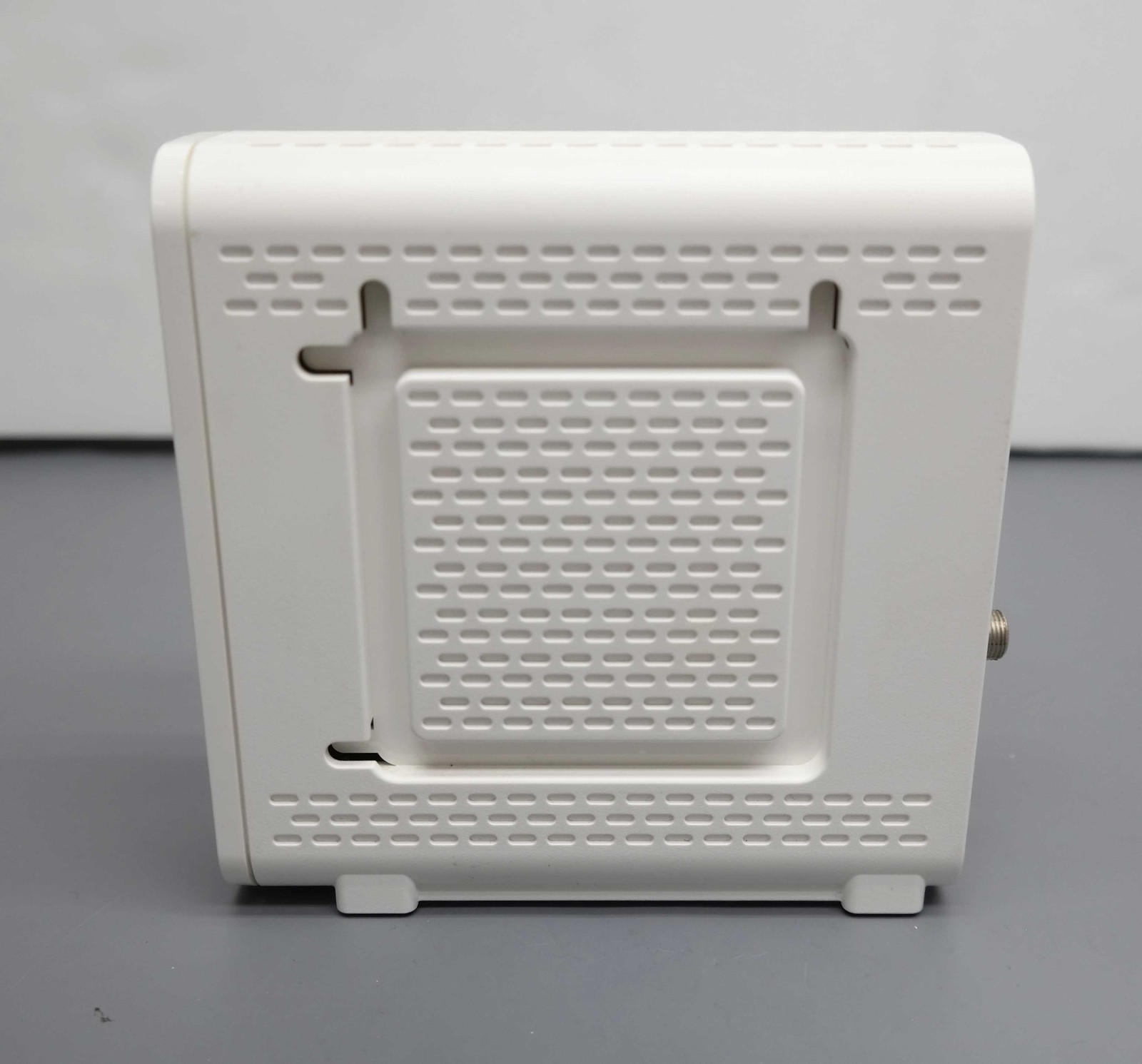 ARRIS SURFboard SB6190 DOCSIS 3.0 32 x 8 Gigabit Cable Modem
