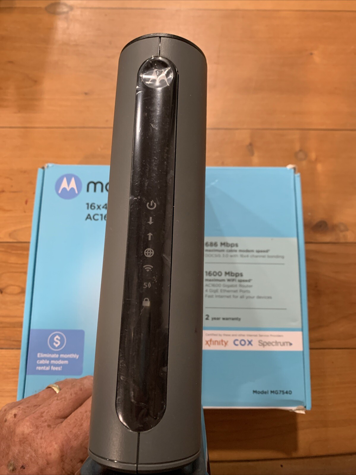 Motorola MG7540 (16×4) Cable Modem + AC1600 Dual Band Wi-Fi Router Used
