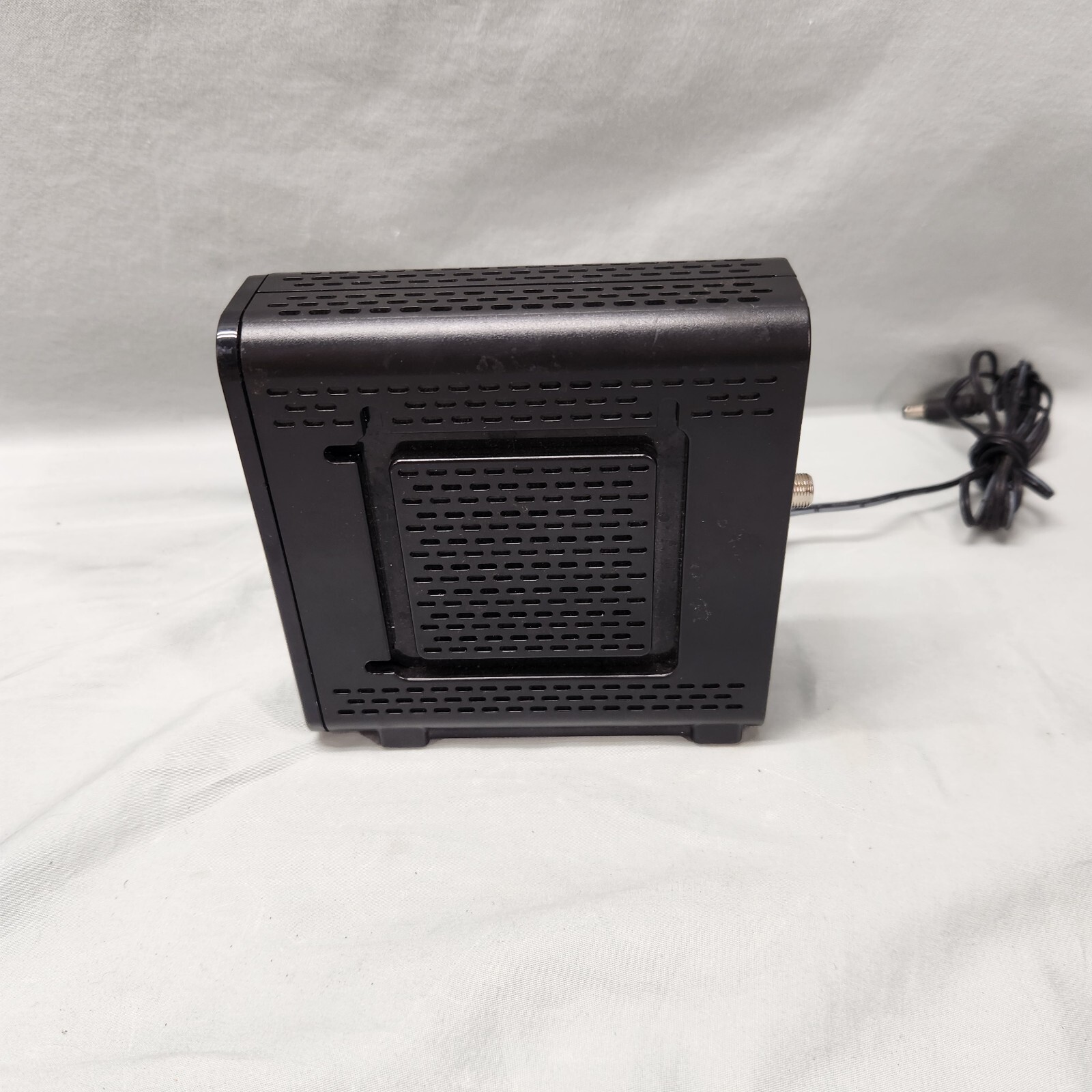 ARRIS SURFboard Cable Modem Router w/ Power Cable – Model SB6121 – Black