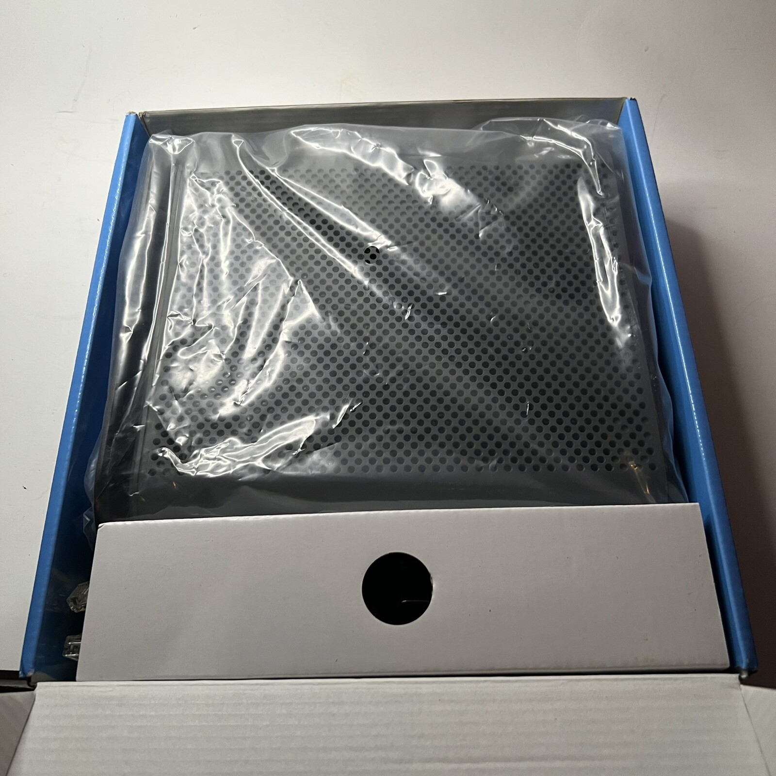 Motorola MG7540-10 16×4 Cable Modem – Black