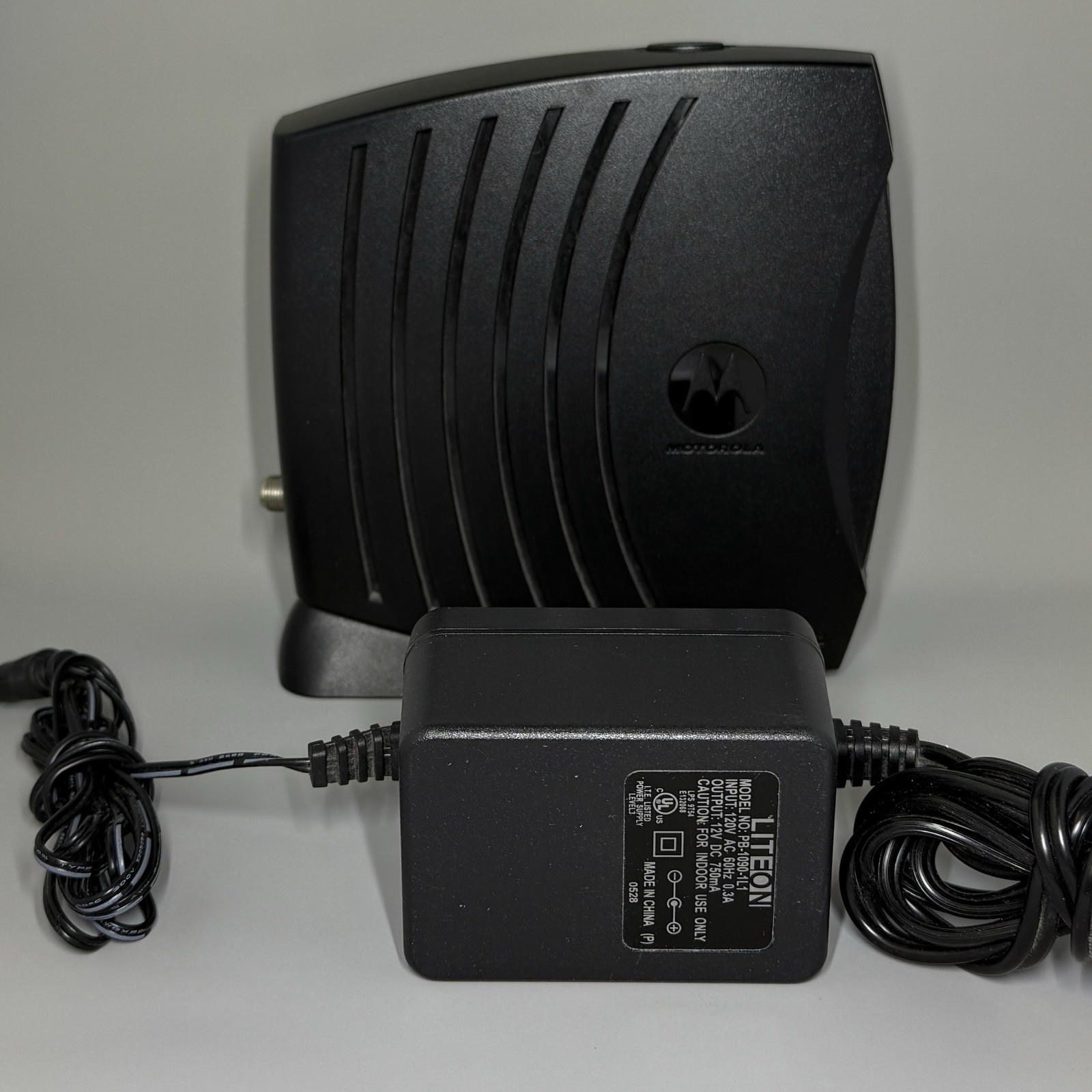 Motorola SB5120 SURFboard Cable Modem and adapter