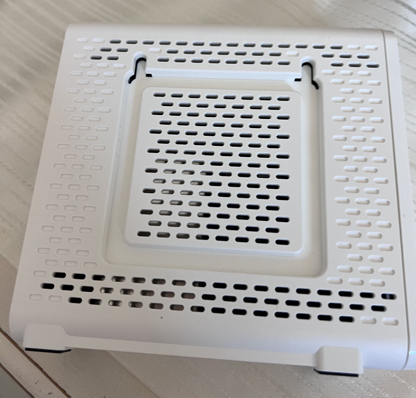 ARRIS SURFboard SB8200 V3 DOCSIS 3.1 Cable Modem – 2 Gbps – Power Adapter Includ