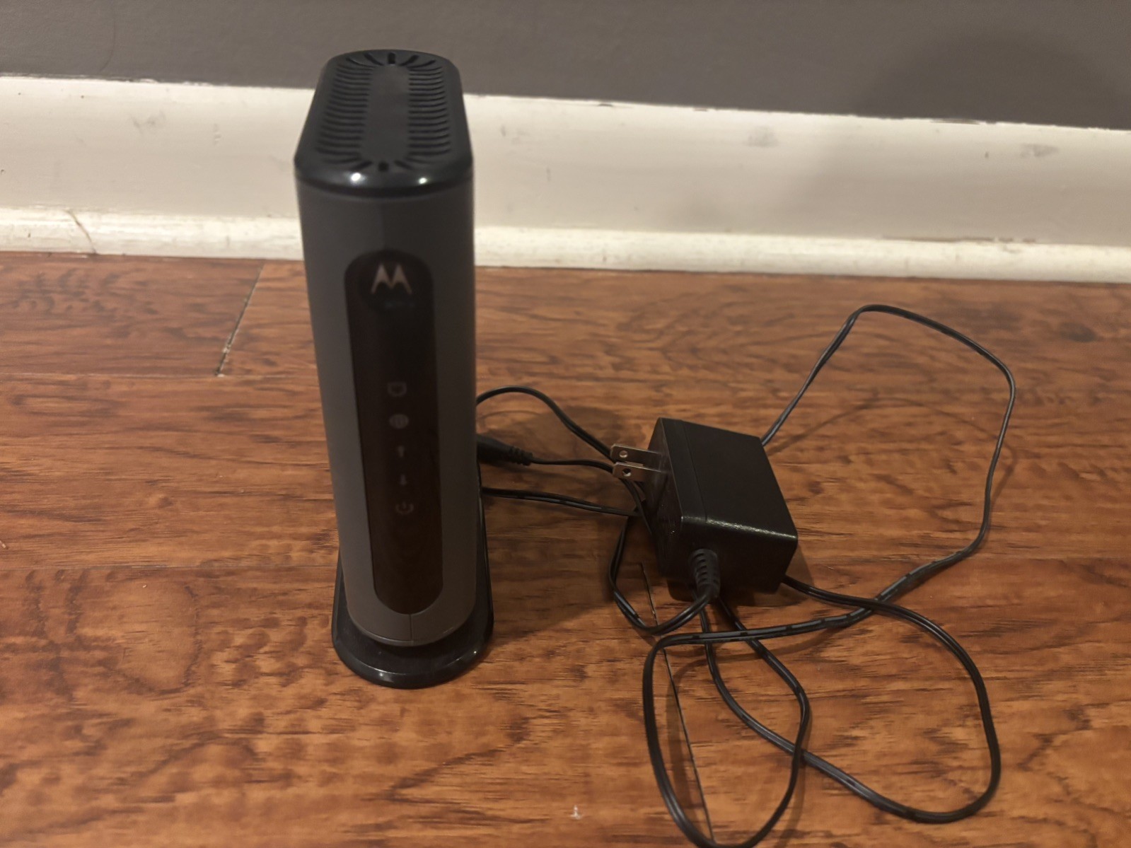Motorola MB7420 16×4 High Speed ​​Cable Modem – Includes Power Cable