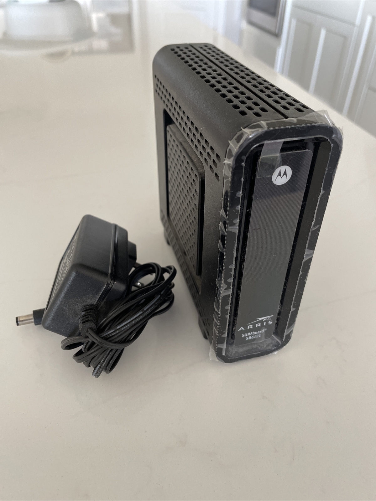 Arris SURFboard SB6121 – Cable Modem – Used with/ Power Adapter – Working