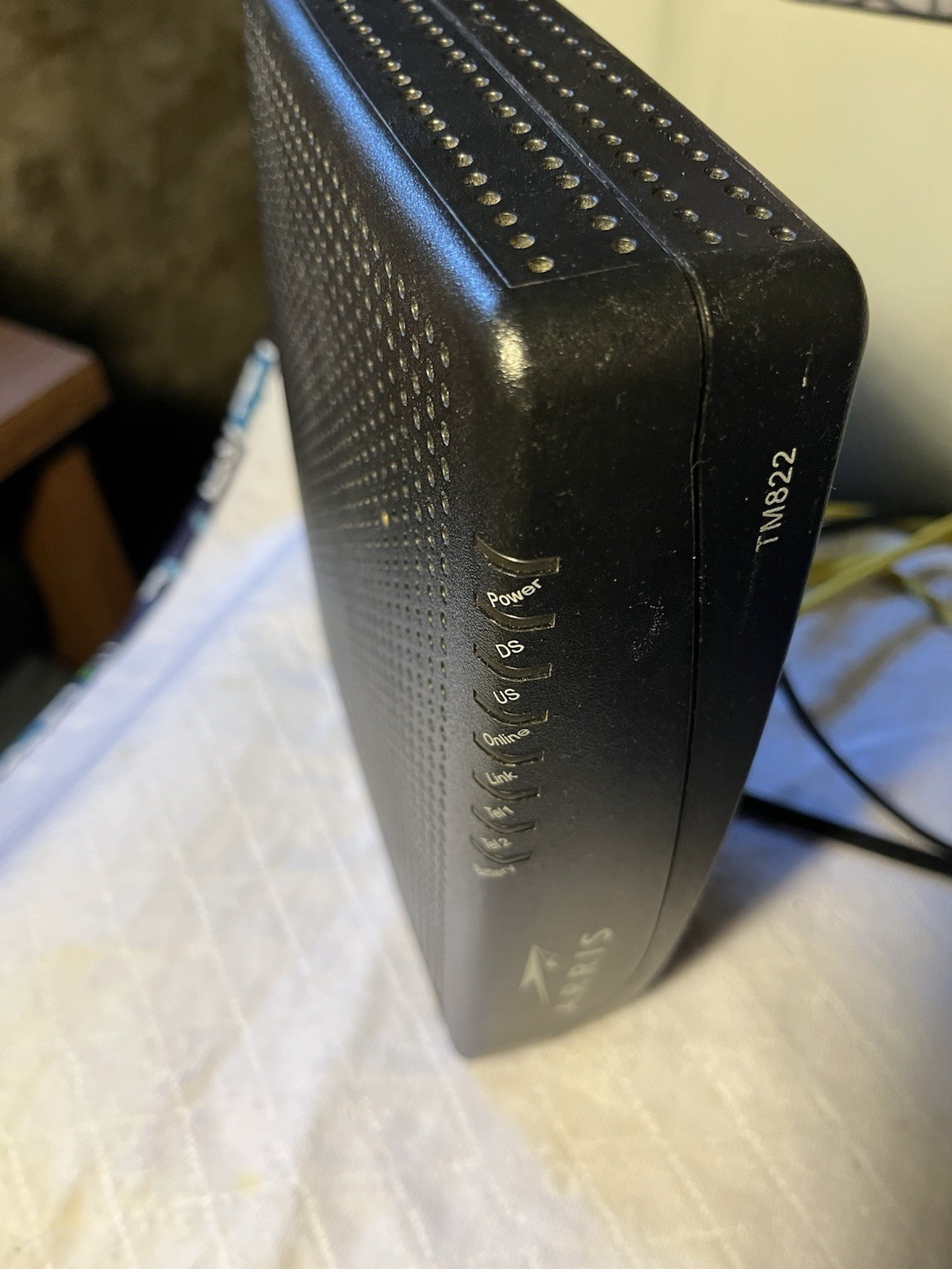 ( 1 ) Arris TM822 Touchstone Docsis 3.0 8 x 4 Ultra High Speed Telephony Modem