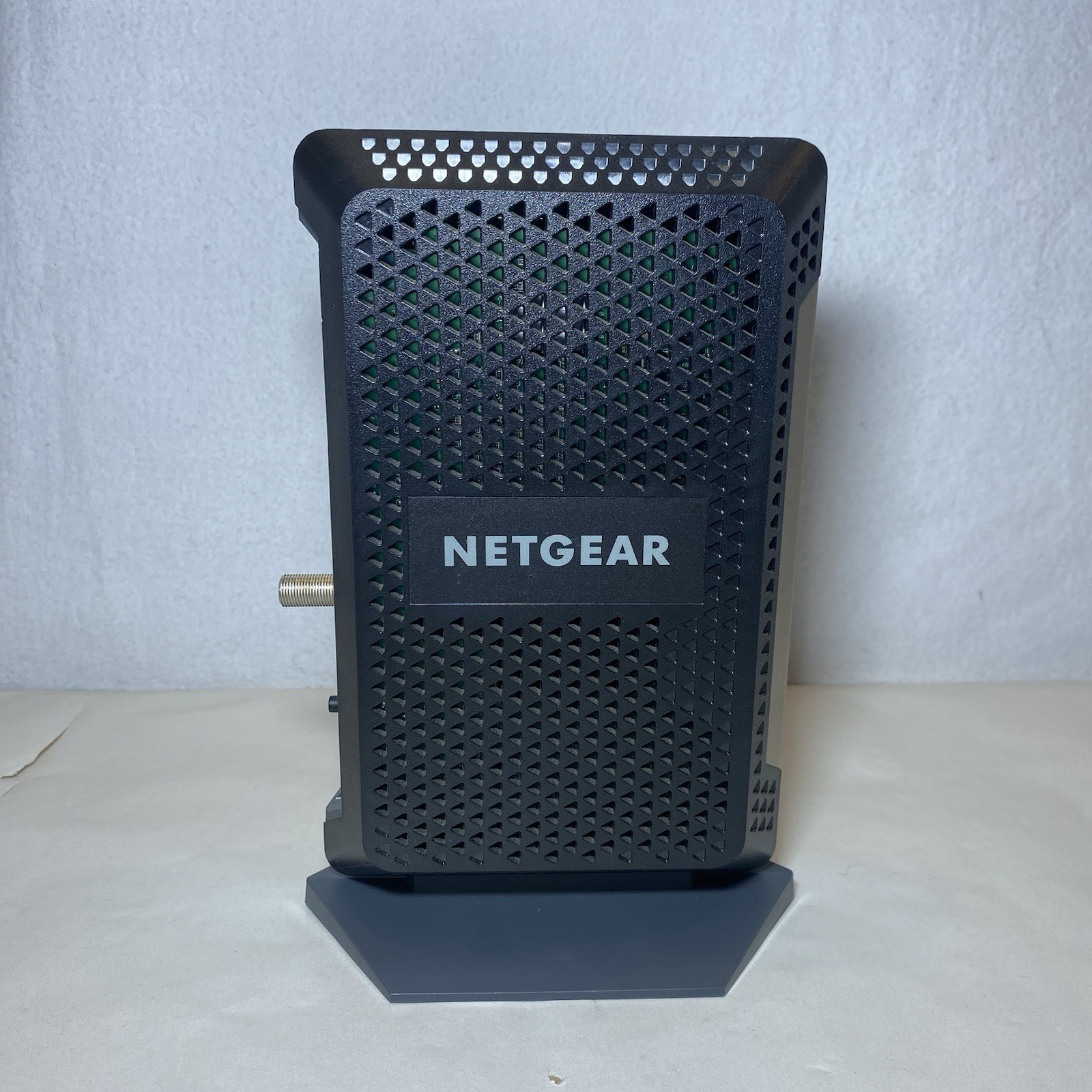 NETGEAR CM1000 Ultra High Speed Cable Modem DOCSIS 3.1 COMPLETE WITH BOX