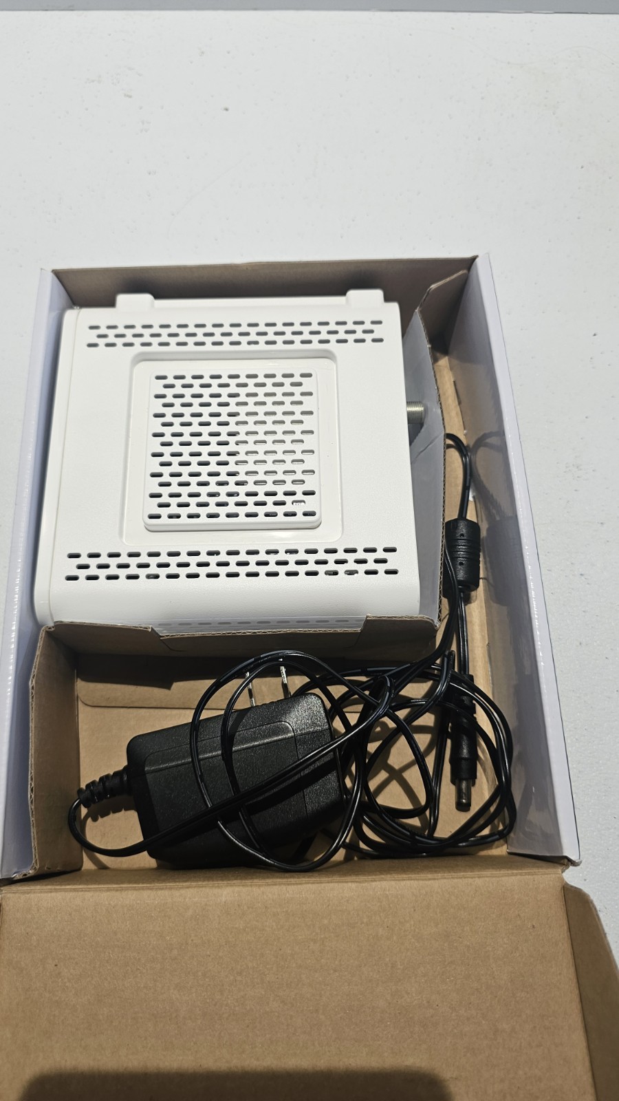 ARRIS SURFboard SB6190 DOCSIS 3.0 32×8 Cable Modem w/ Power Adapter & Box