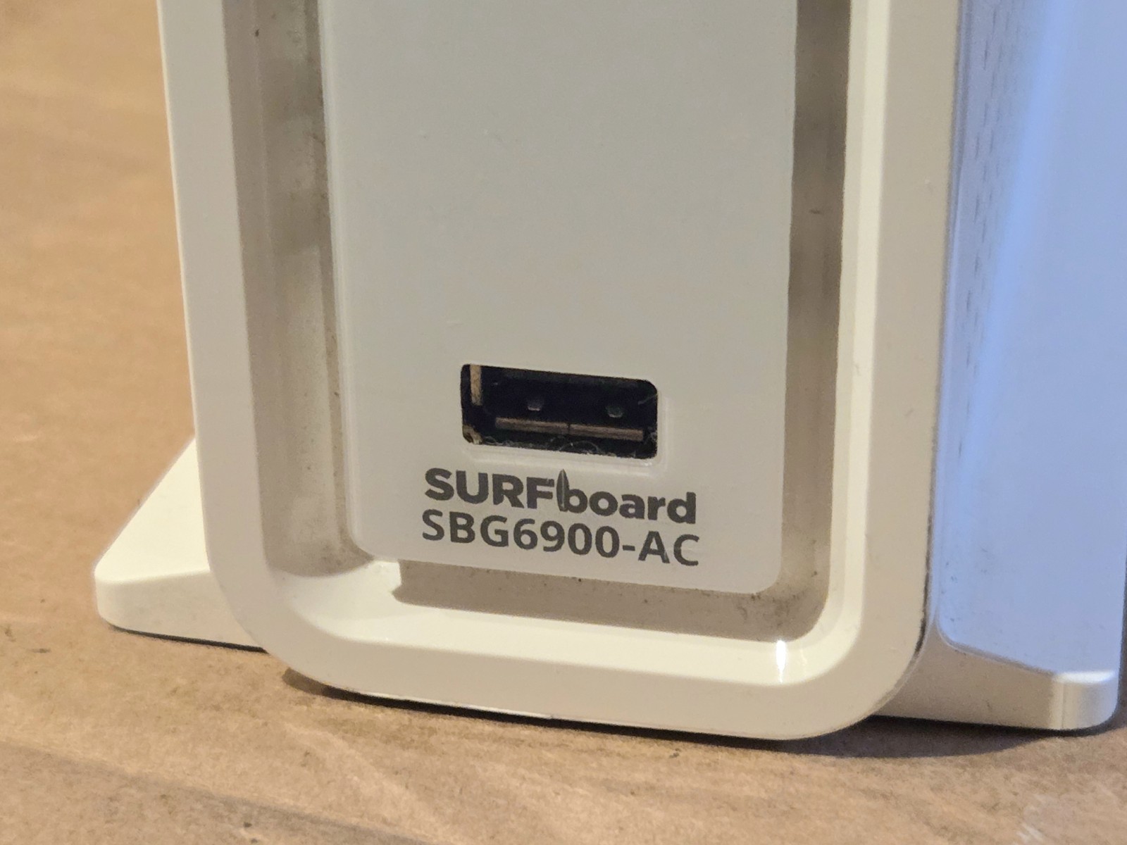ARRIS SURFboard SBG6900-AC Docsis 3.0 16×4 Cable Modem/ Wi-Fi AC1900 Router