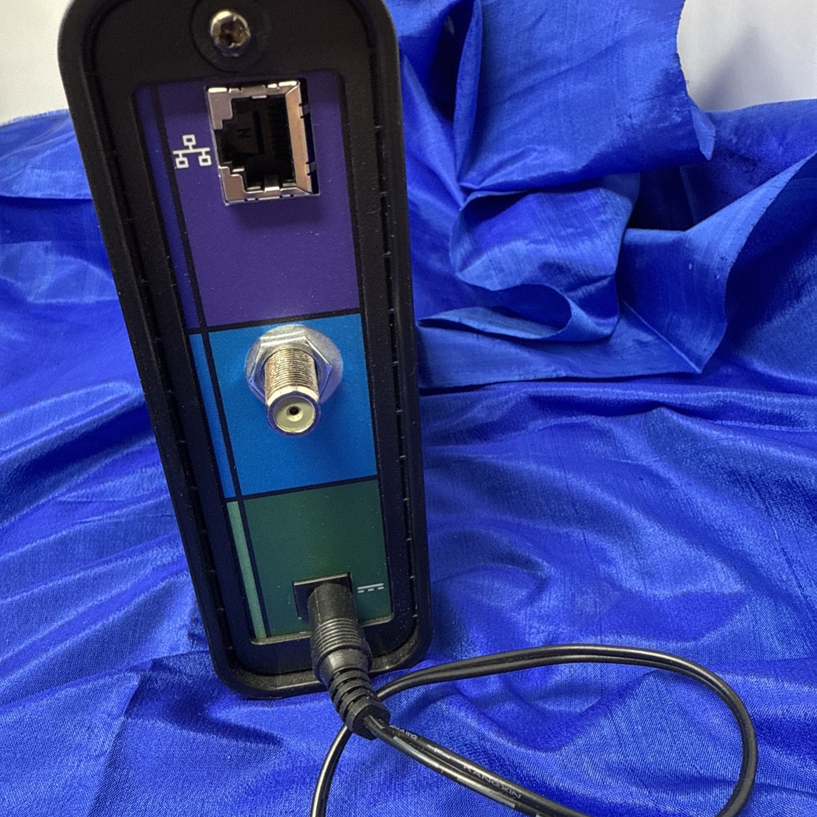 Motorola ARRIS SURFboard SB6121 4×4 DOCSIS 3.0 Cable Modem With Power Adapter