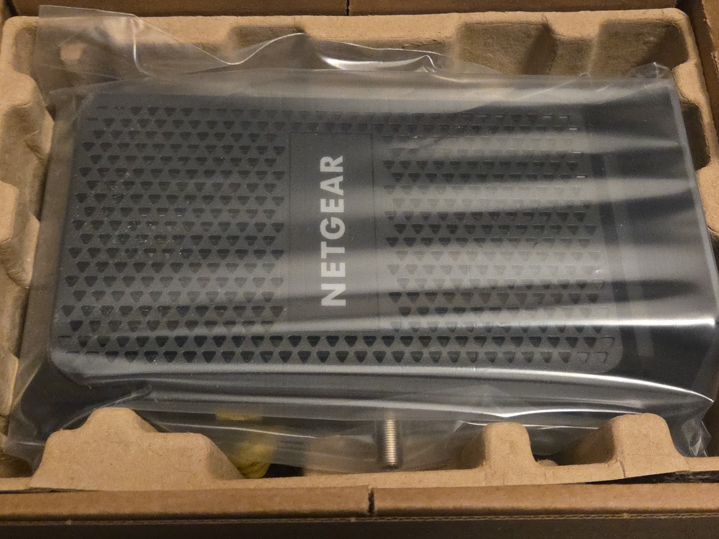 NETGEAR CM1000-100NAR DOCSIS 3.1 Cable Modem 6Gbps Ethernet Black CrtRrbshed