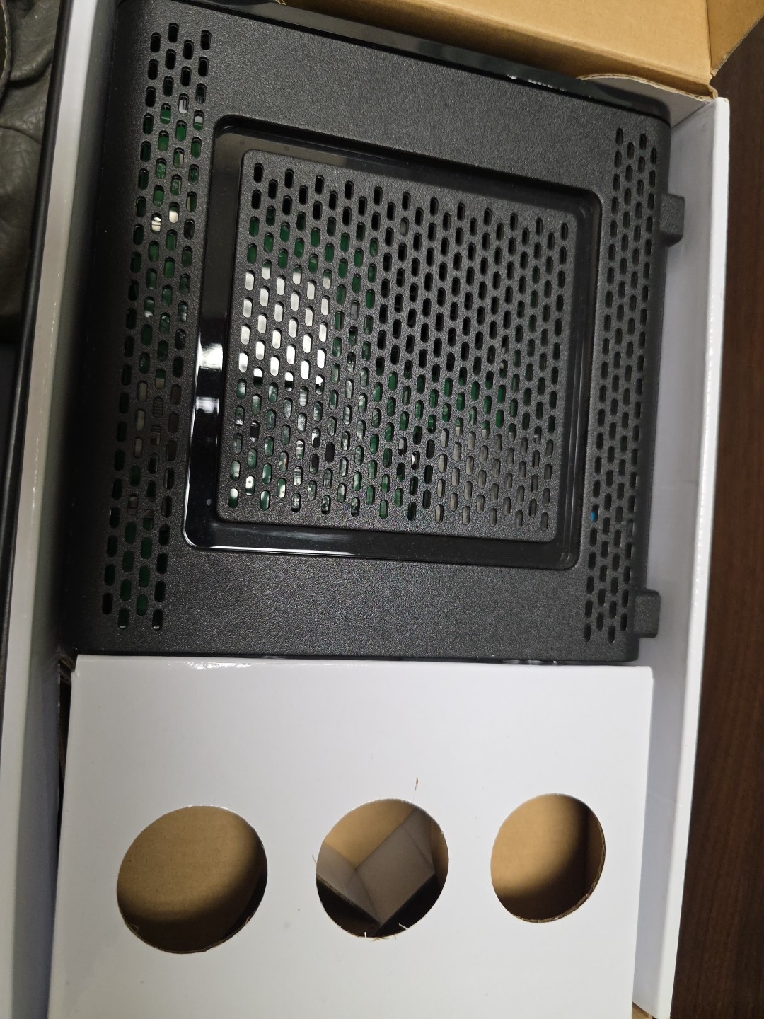 ARRIS SURFboard SBG10 DOCSIS 3.0 16×4 Gigabit Cable Modem & AC1600 Wi-Fi 5 (New)