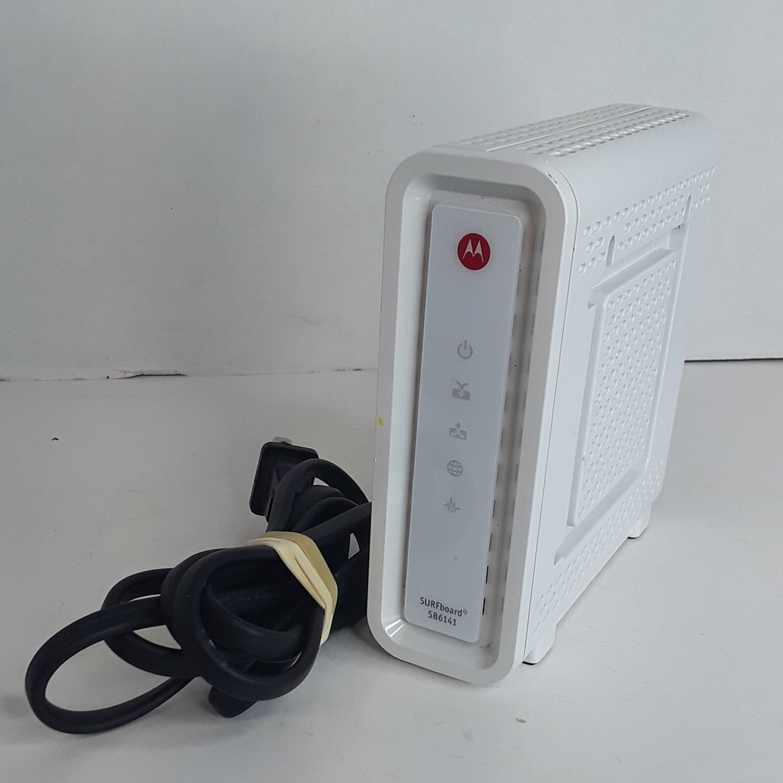 Motorola SURFboard SB6141 300 Mbps DOCSIS 3.0 Cable Modem (White)