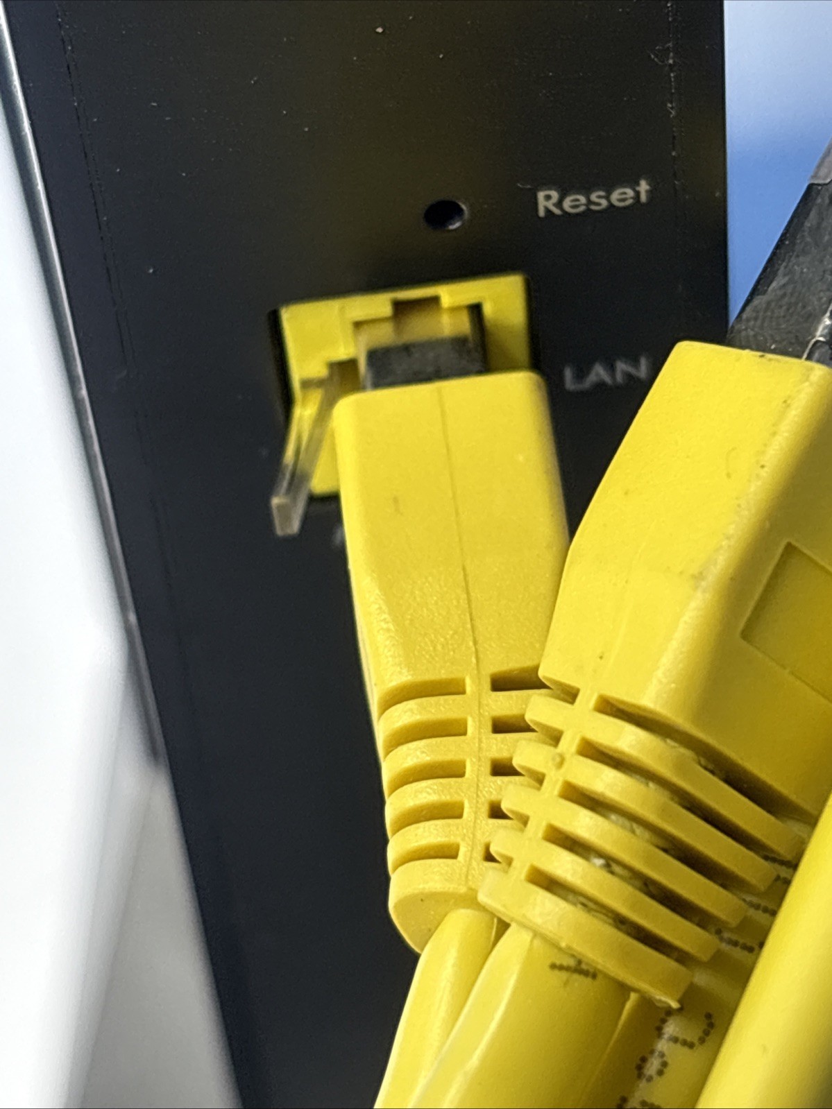 Netgear Nighthawk CM2000 2.5Gbps Cable Modem – DOCSIS 3.1