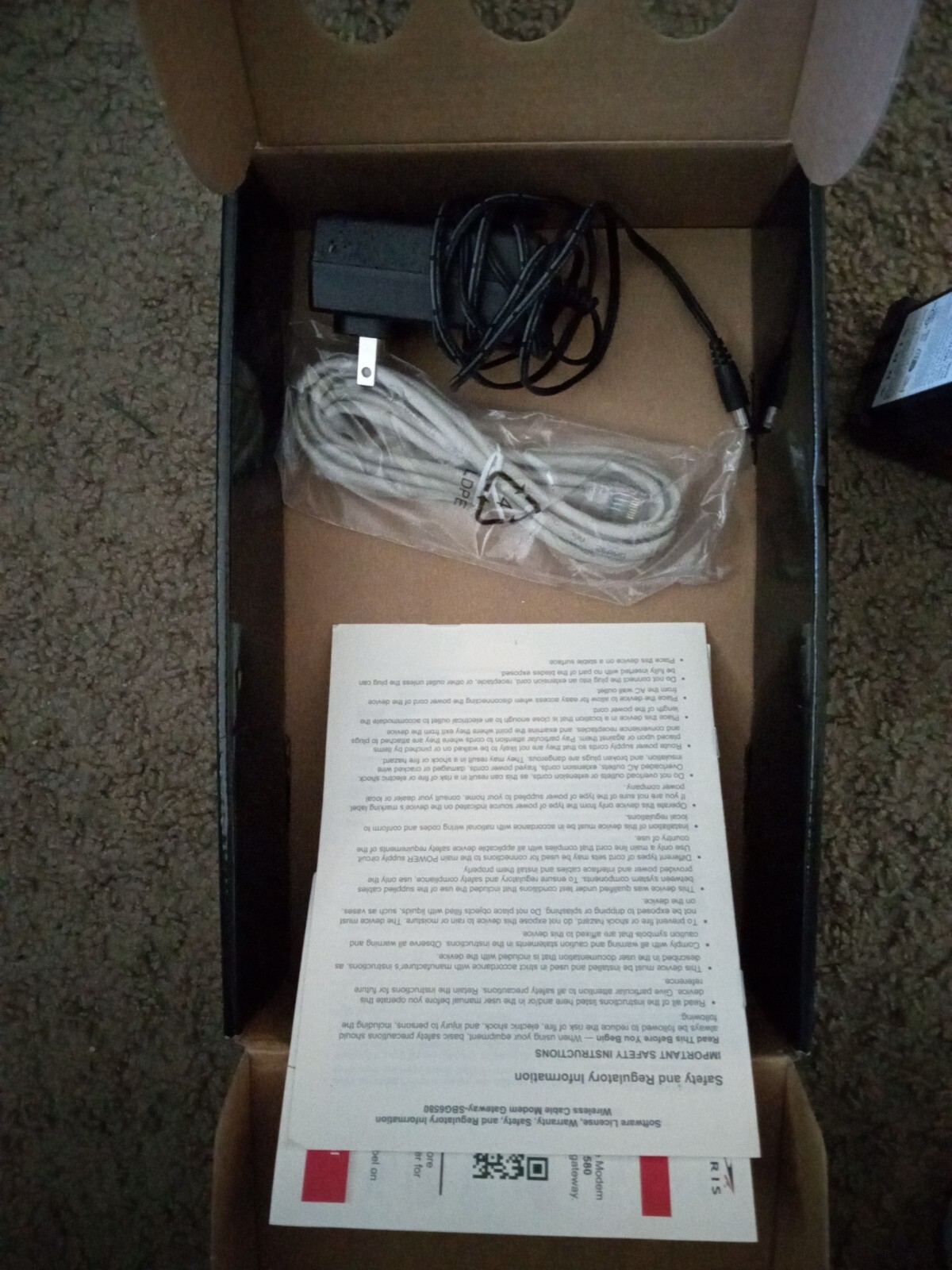 Motorola ARRIS SURFboard SBG6580 DOCSIS 3.0 Cable Modem and Wi-Fi Router N300
