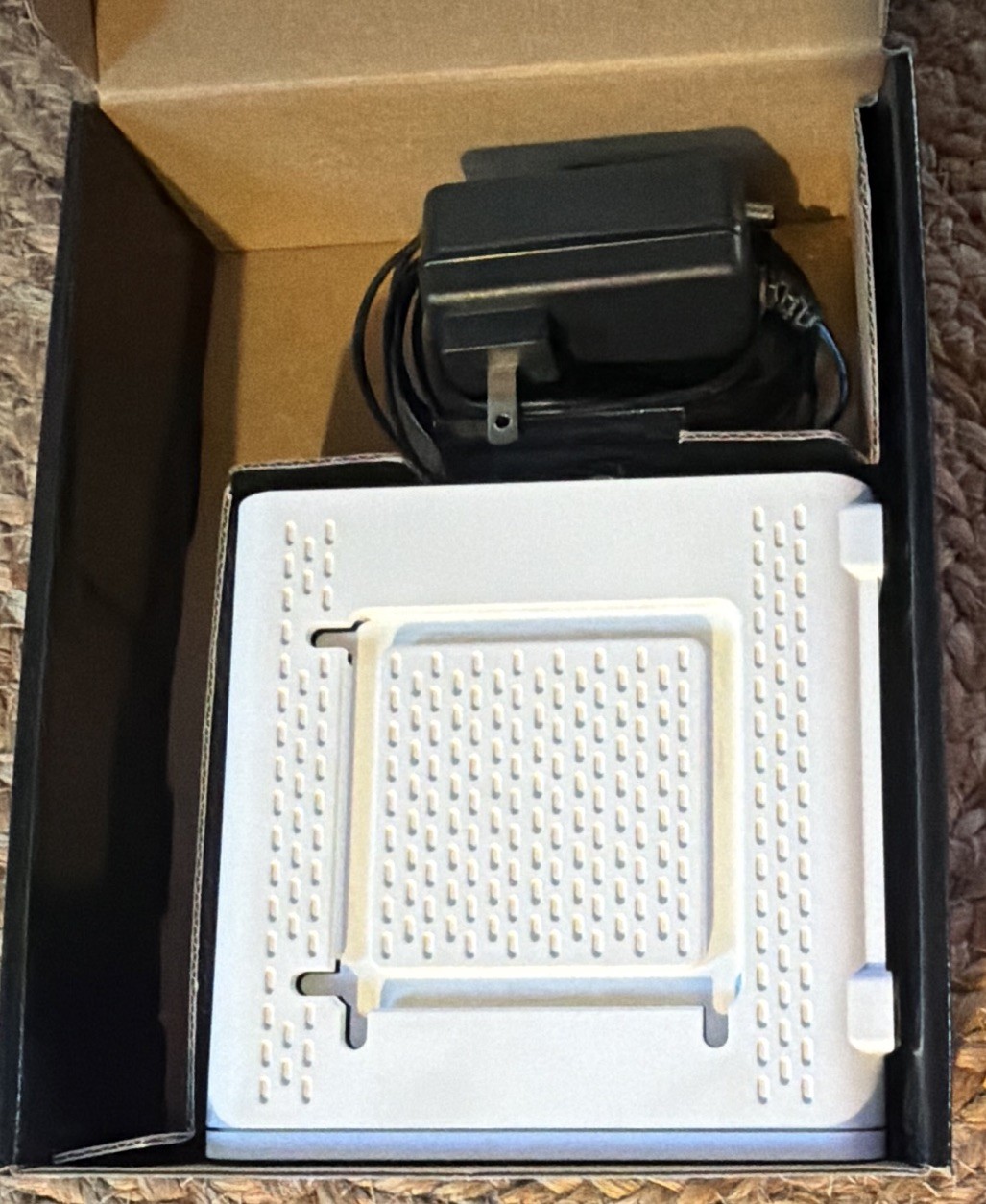 ARRIS SURFboard SB6141 DOCSIS 3.0 Cable Modem 343 Mbps White Ethernet