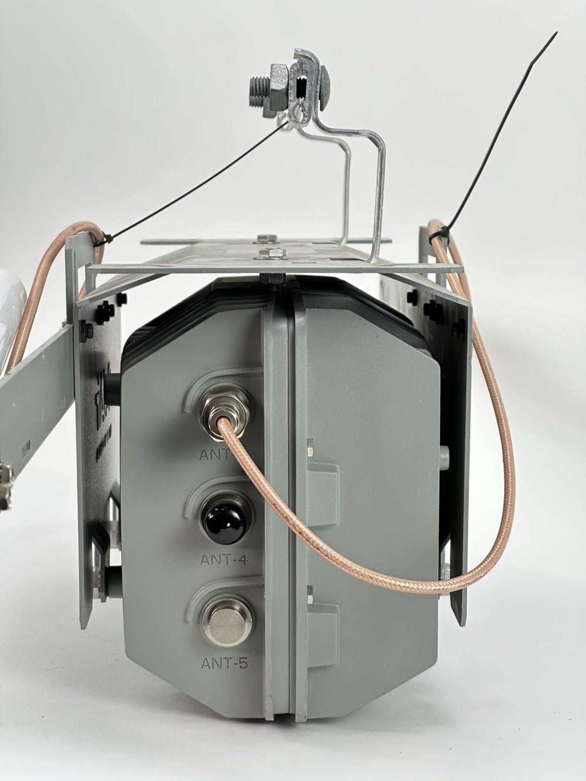 BelAir Strand-Mounted Wireless Multi-service Node BelAir100S BELAJ2629