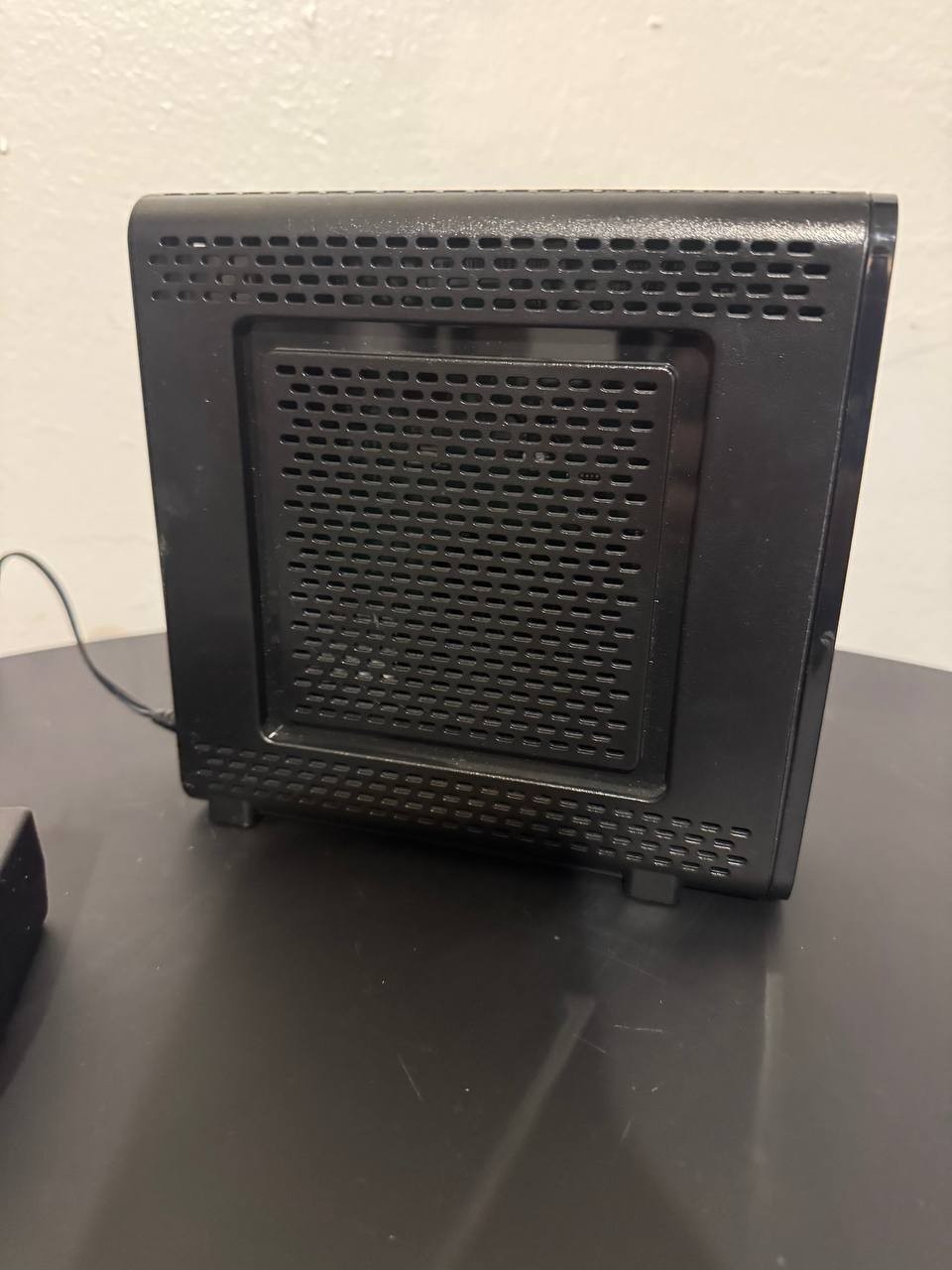 Motorola SURFboard SBG6580 DOCSIS 3.0 Cable Modem and Wi-Fi Router
