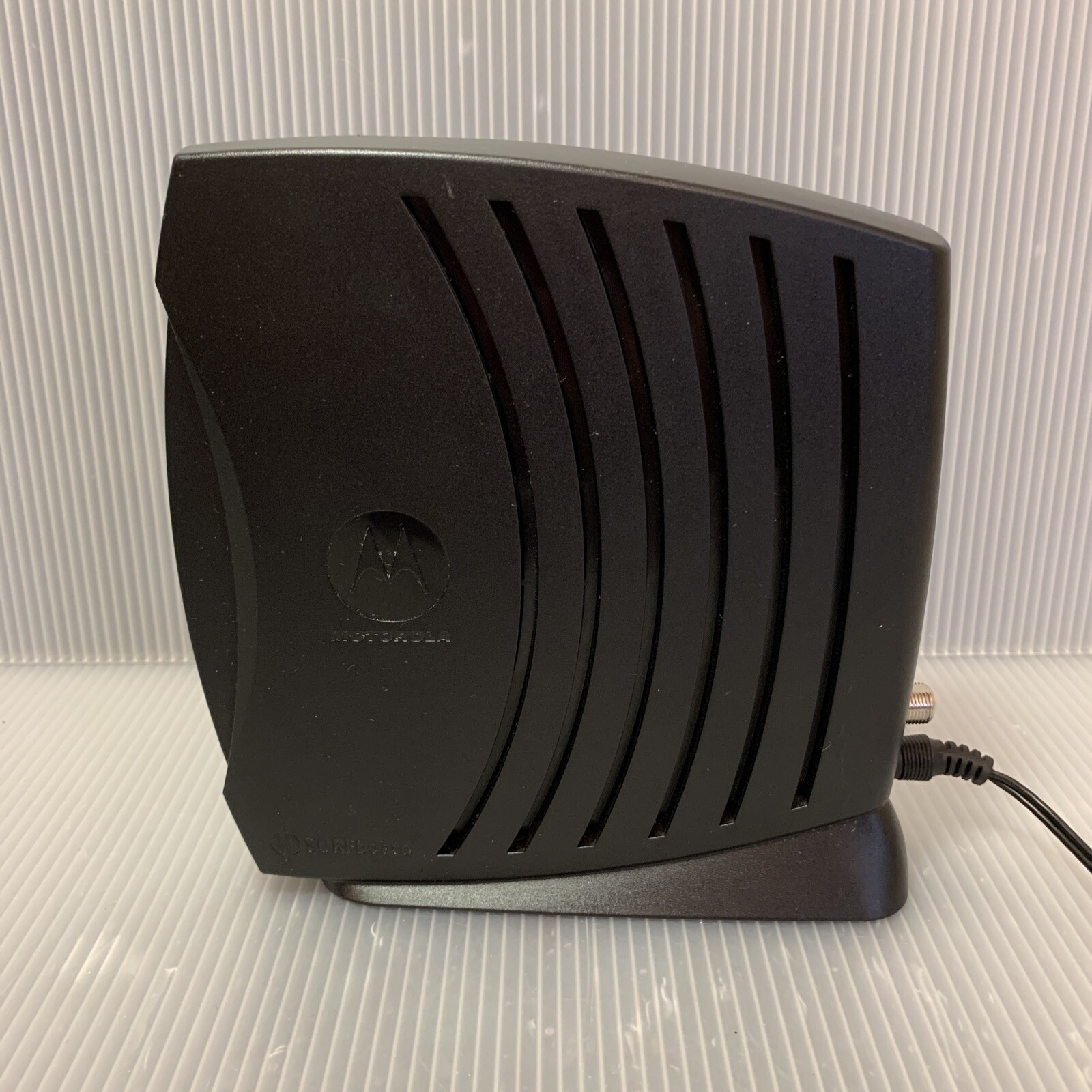 Motorola SURFboard SB5101U (563452-001-00) Cable Modem w/ Power & Network Cables