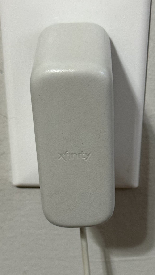 Xfinity XB7-CM Modem WiFi Router With Power Cord – Tested For Power Only