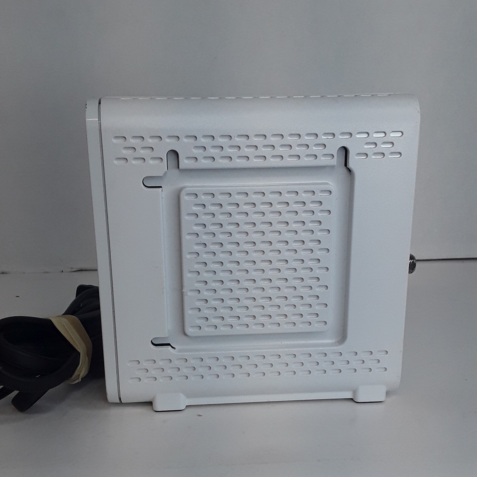 Motorola SURFboard SB6141 300 Mbps DOCSIS 3.0 Cable Modem (White)