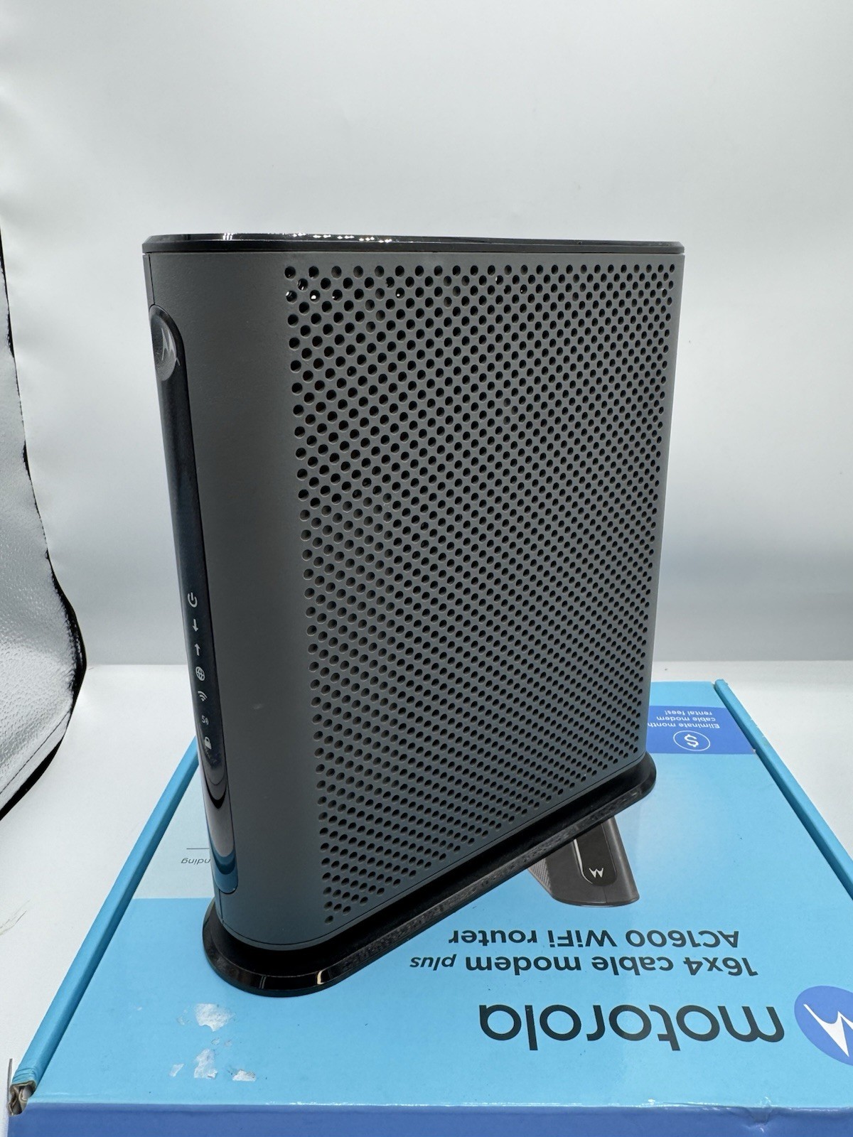 Motorola MG7540 16×4 DOCSIS 3.0 Cable Modem Plus AC1600 WiFi Router