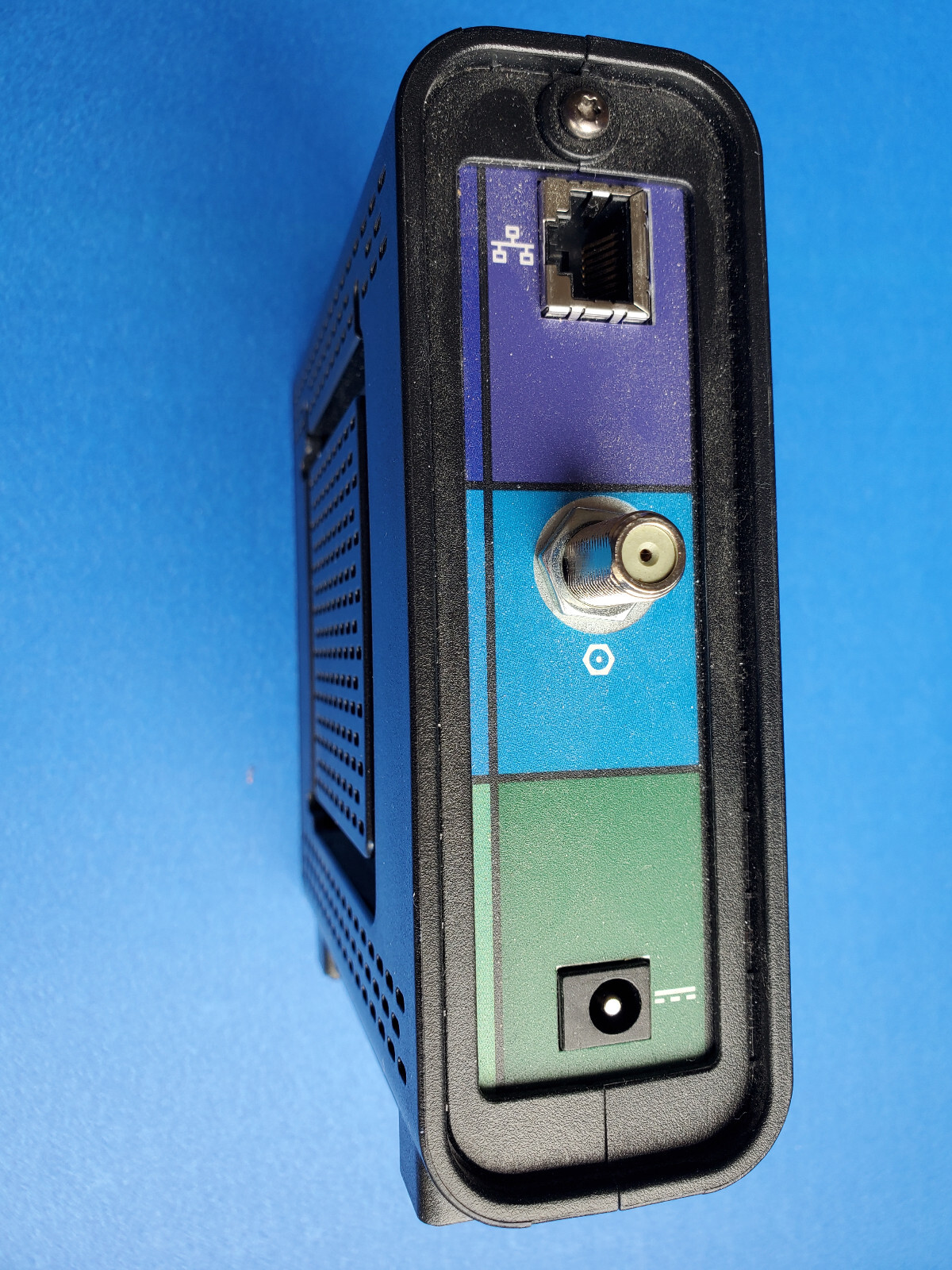 Arris SURFboard SB6121 – Cable Modem – Used with/ Power Adapter & Ethernet cable