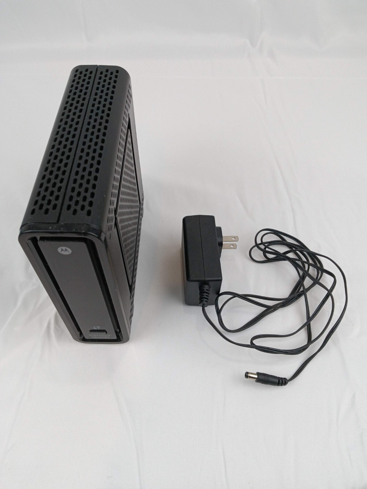 Motorola ARRIS SURFboard SBG6580 DOCSIS 3.0 Cable Modem Wi-Fi Dual Band Router