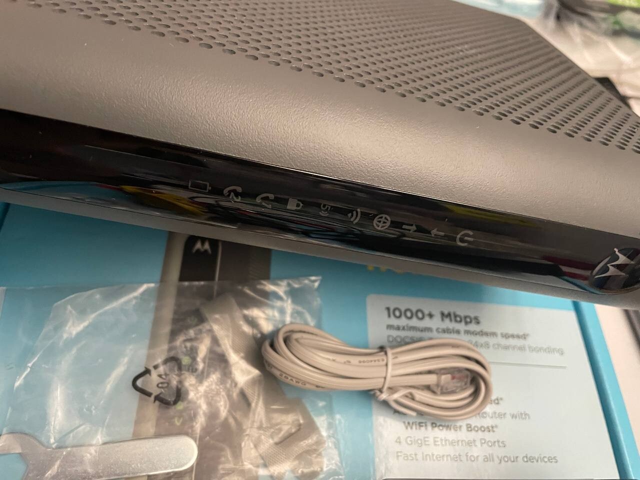 Motorola MT7711 24×8 Modem Router Two Phone Ports DOCSIS 3.0 AC1900 Dual Band