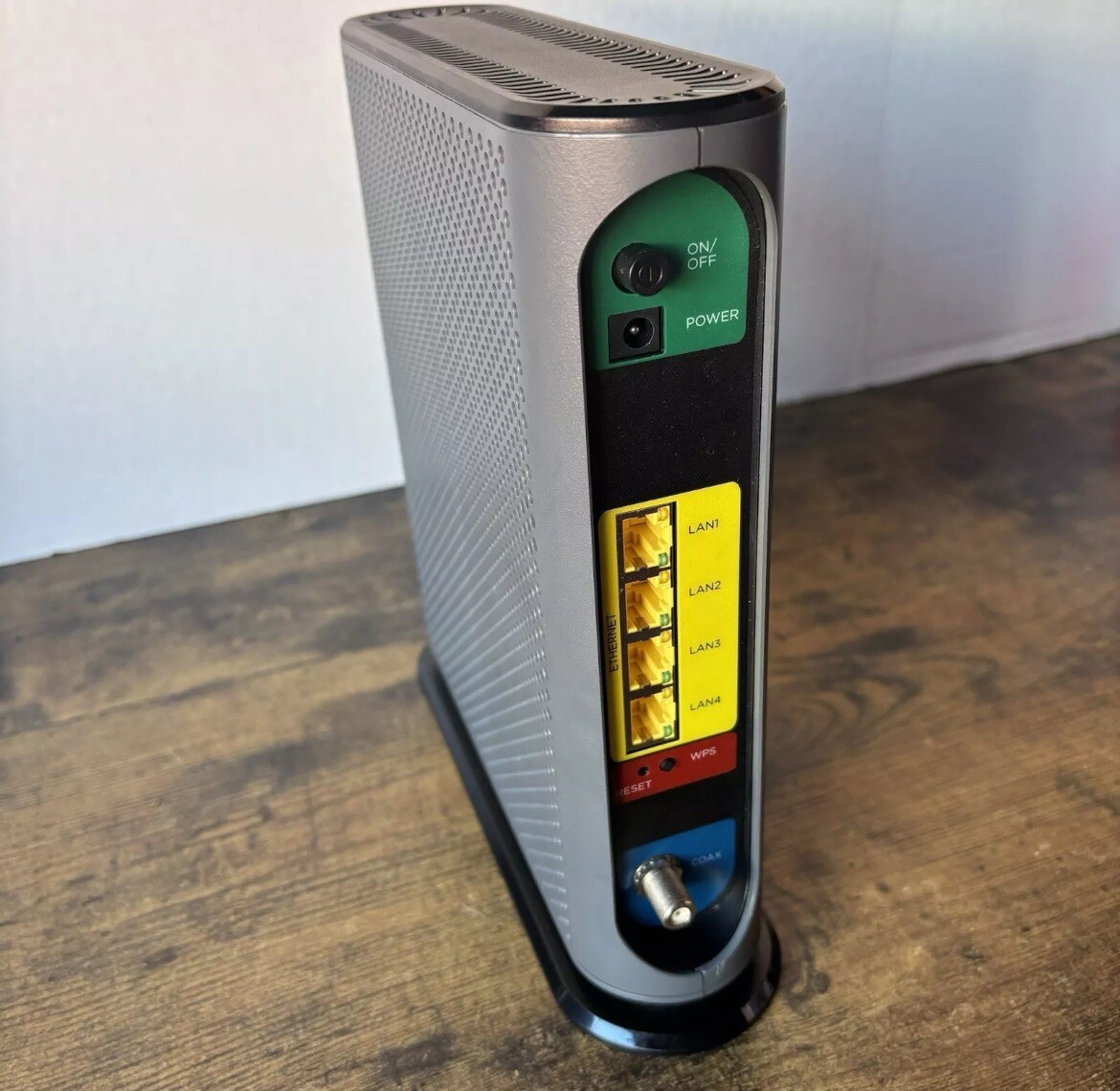 MOTOROLA MG7700 Cable Modem AC1900 Dual Band WiFi Wireless 4 port Gigabit Router