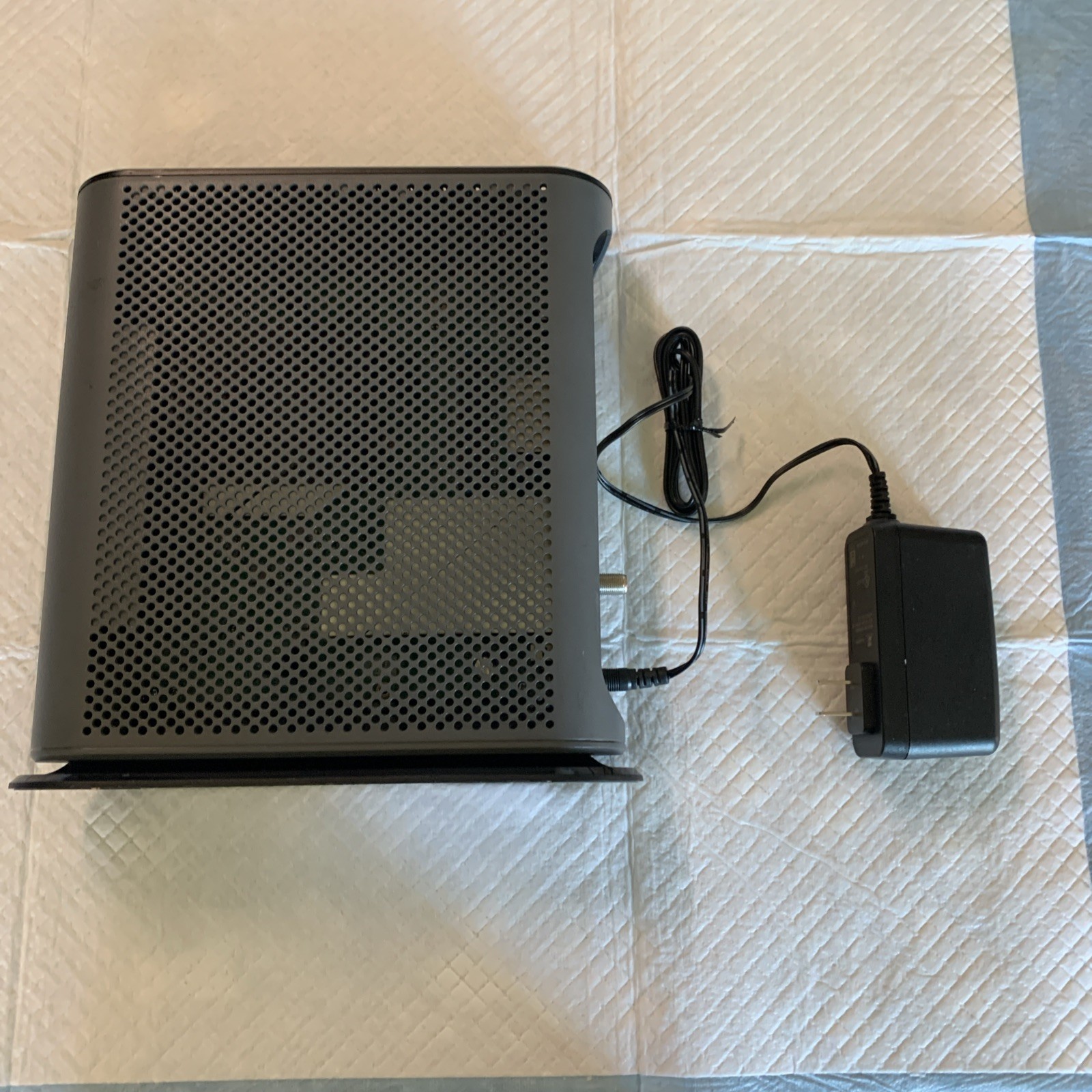 Motorola MG8702-30 Router with 32 x 8 DOCSIS 3.1 Cable Modem