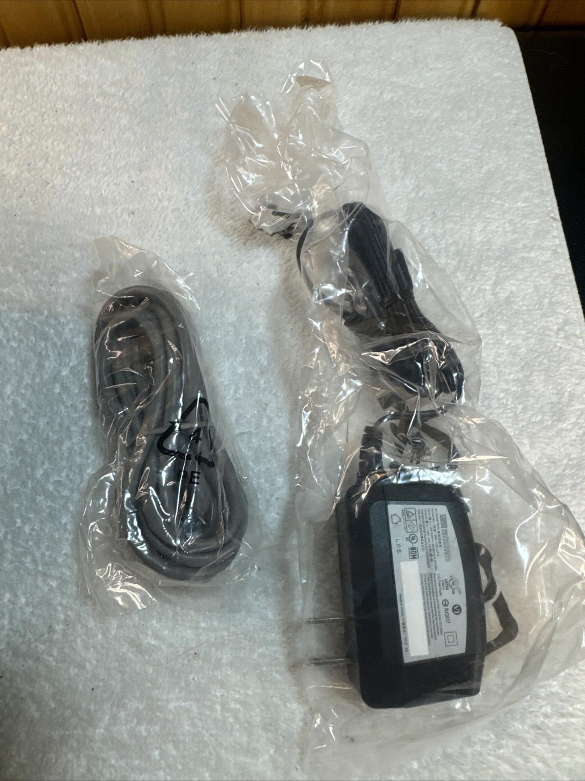 ARRIS SURFboard DOCSIS 3.0 Cable Modem – SB6190 32 Download & 8 Upload Channels