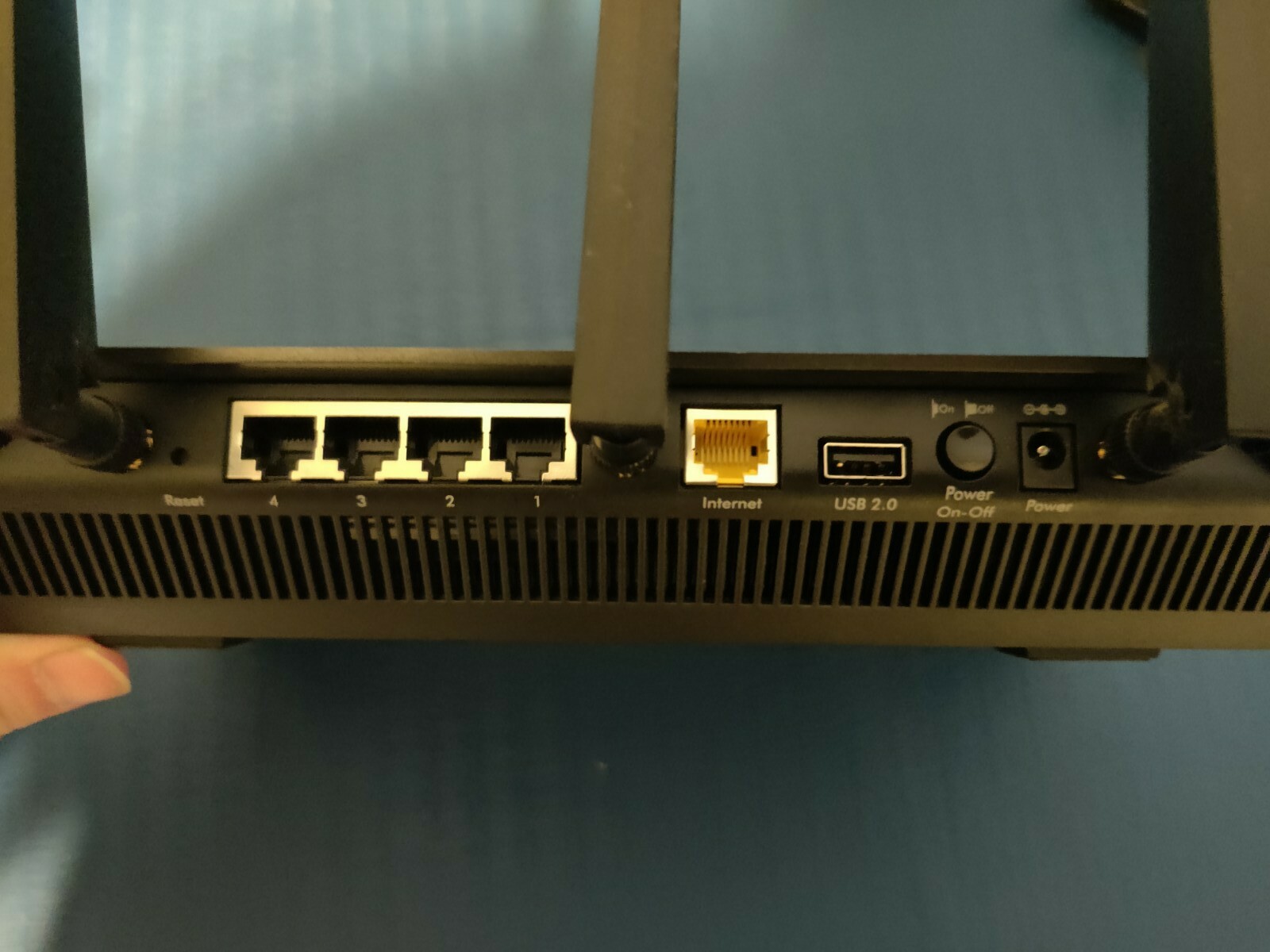 Netgear Night Hawk R7000 router and Arris Sb 6141 modem