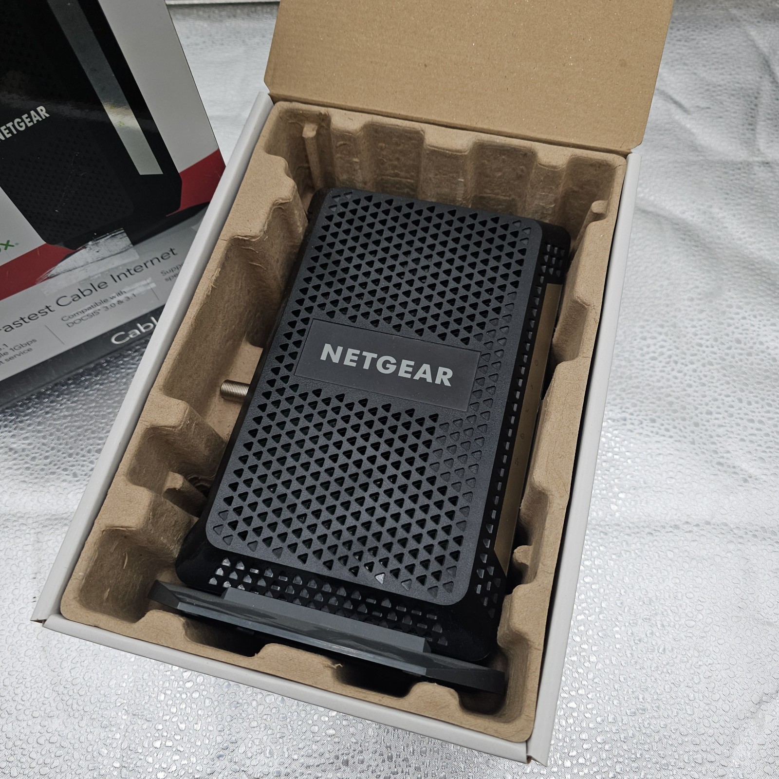 Netgear CM1000v2 DOCSIS 3.1 Ultra High Speed Cable Modem Router | Tested