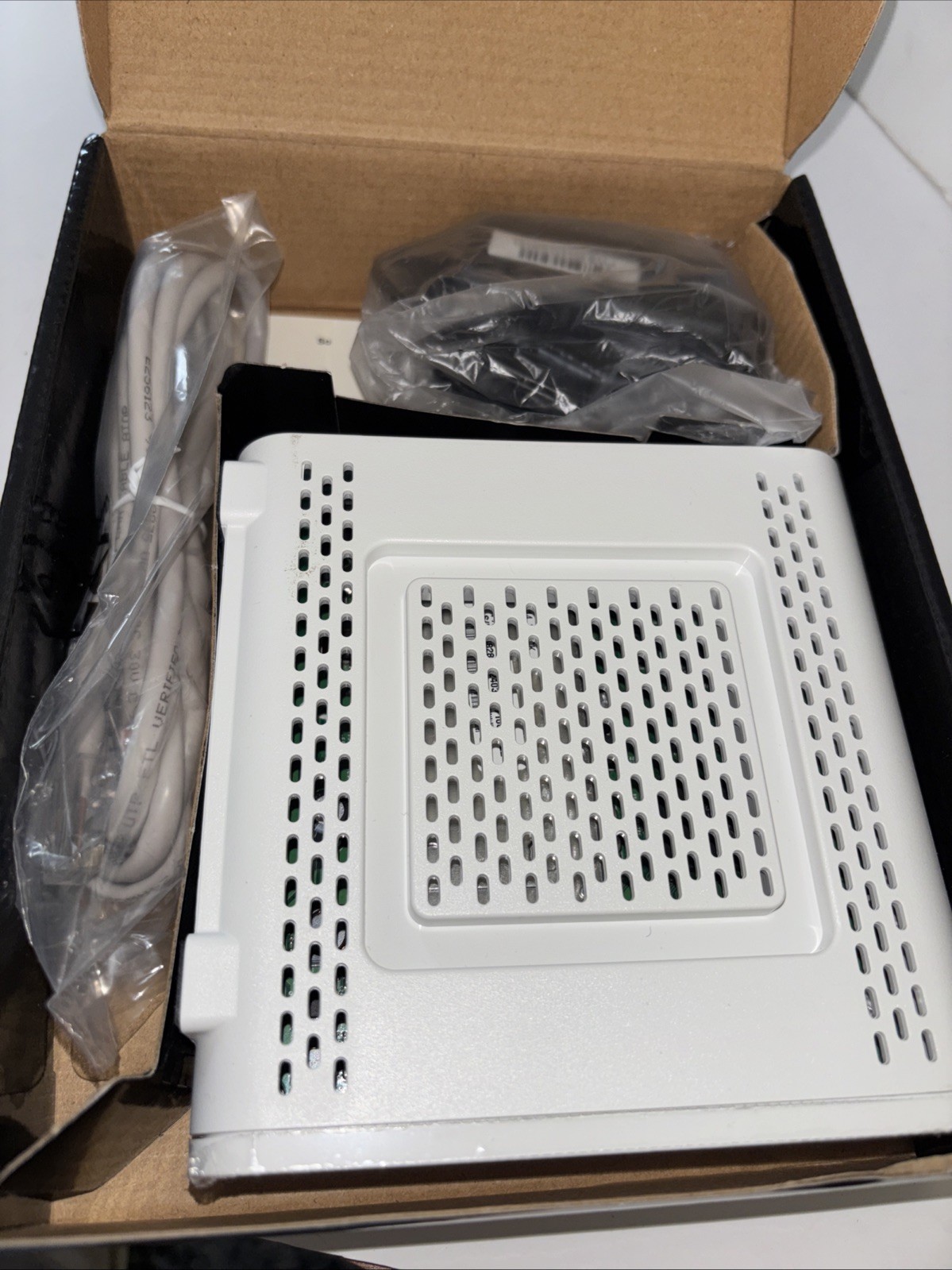 Motorola Arris SURFboard Modem 400 Series SB6141 343 Mbps DOCSIS 3.0 Ethernet