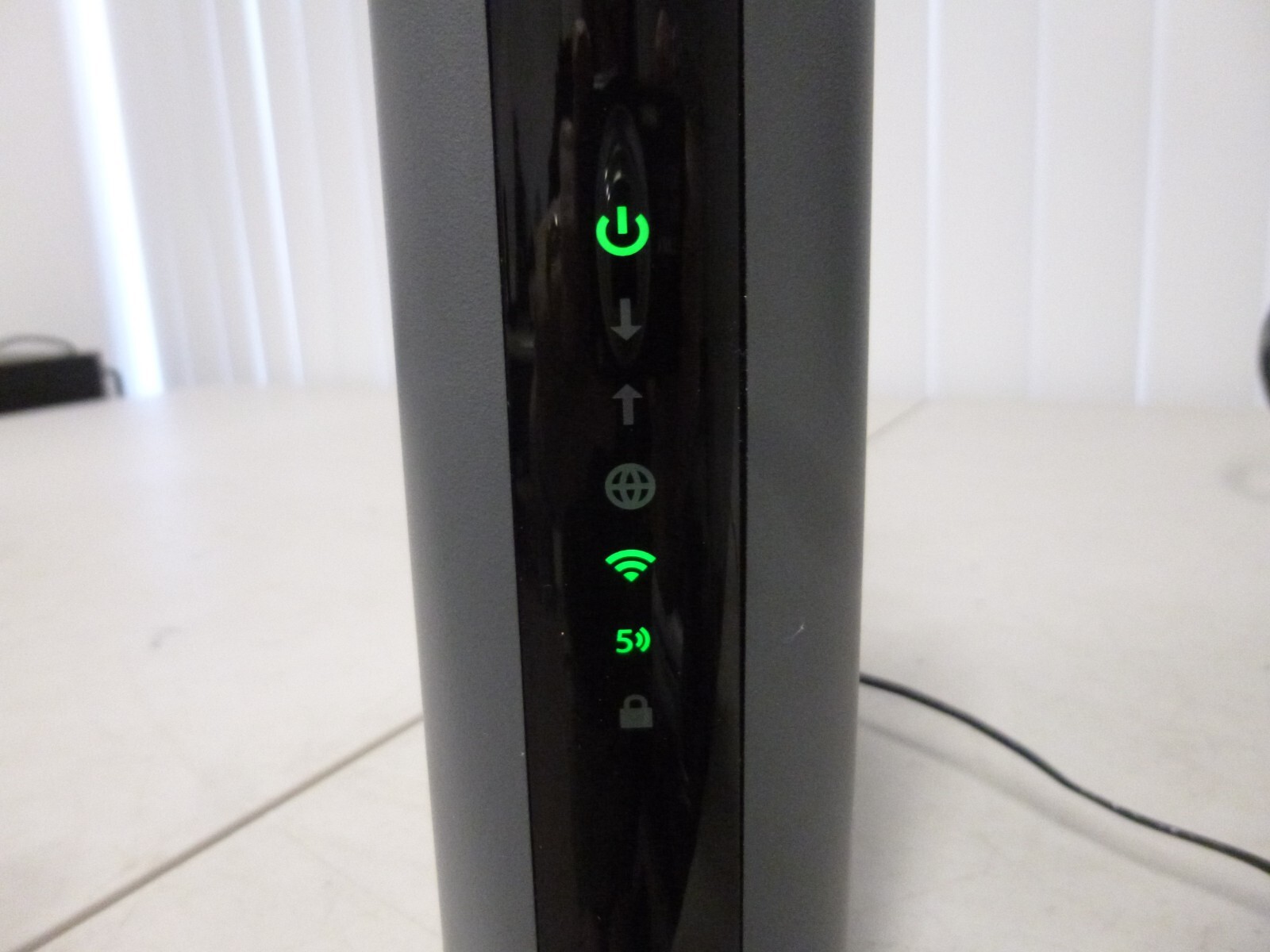 Motorola MG7540 686 Mbps DOCSIS 3.0 16×4 Cable Modem Plus AC1600 WIFI Router