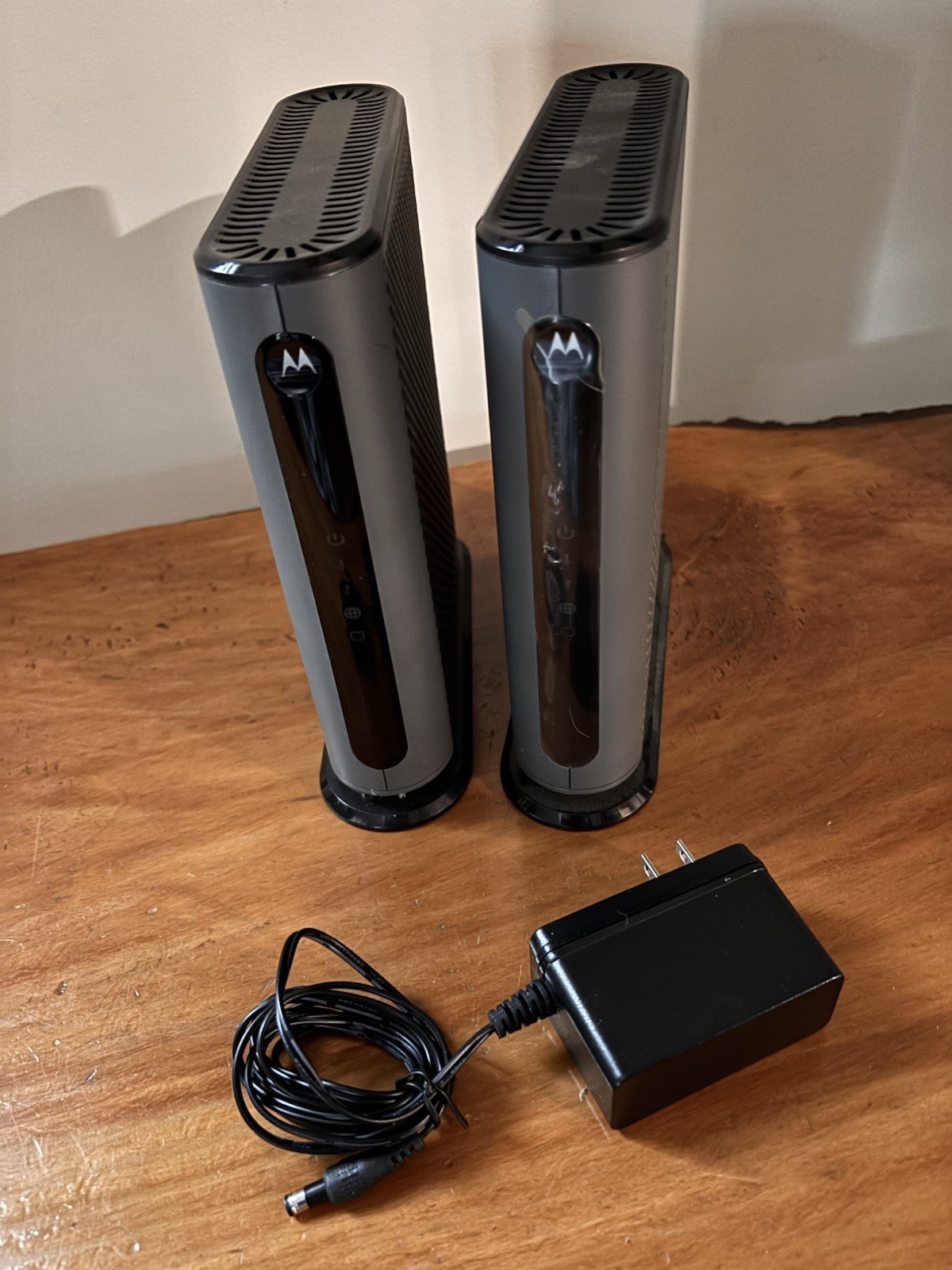 Lot of 2: Motorola 24×8 Cable Modem MB7621~includes 1 Power Chord