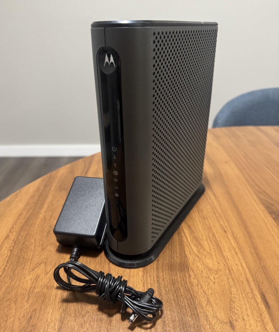 Motorola MG7550 Dual Band AC1900 Cable Modem a Wi-Fi Gigabit Router With Cord